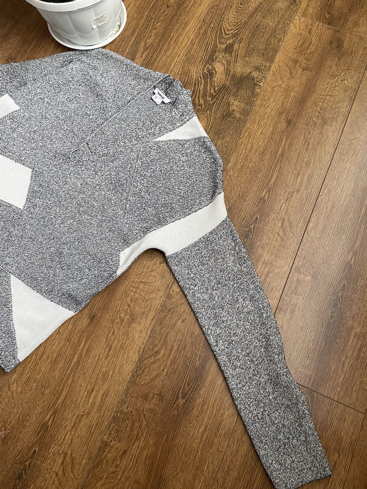 Designer × Helmut Lang Helmut Lang v-neck knitted woman sweater Size S / US 4 / IT 40 - 4 Thumbnail