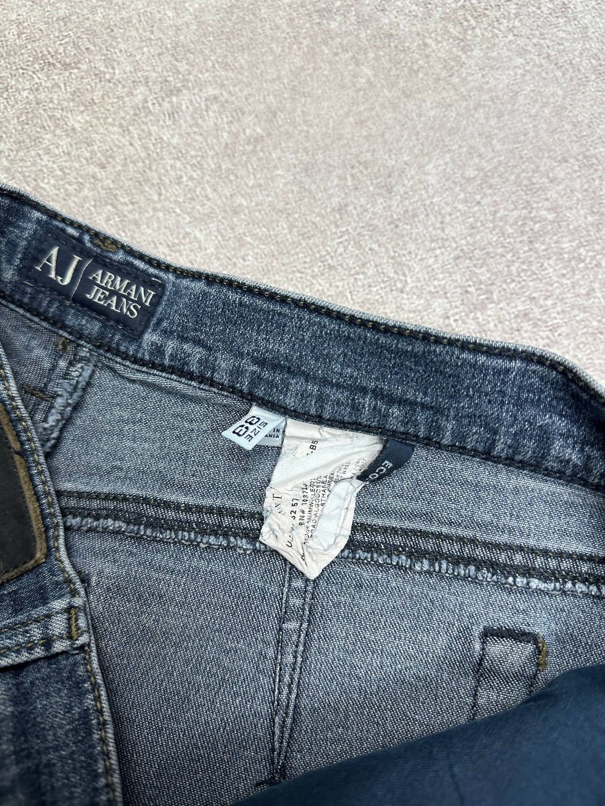 Armani Vintage Armani Metal Logo Baggy Relaxed Jeans Pants 33 Size US 33 - 9 Thumbnail
