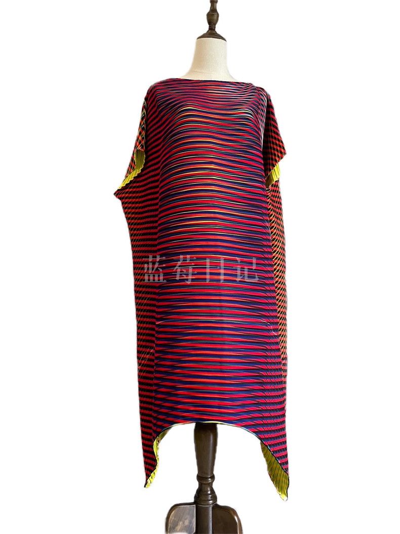 Issey Miyake Issey Miyake size:2 Red main line 3D glittering and colorf Size XS / US 0-2 / IT 36-38 - 2 Thumbnail