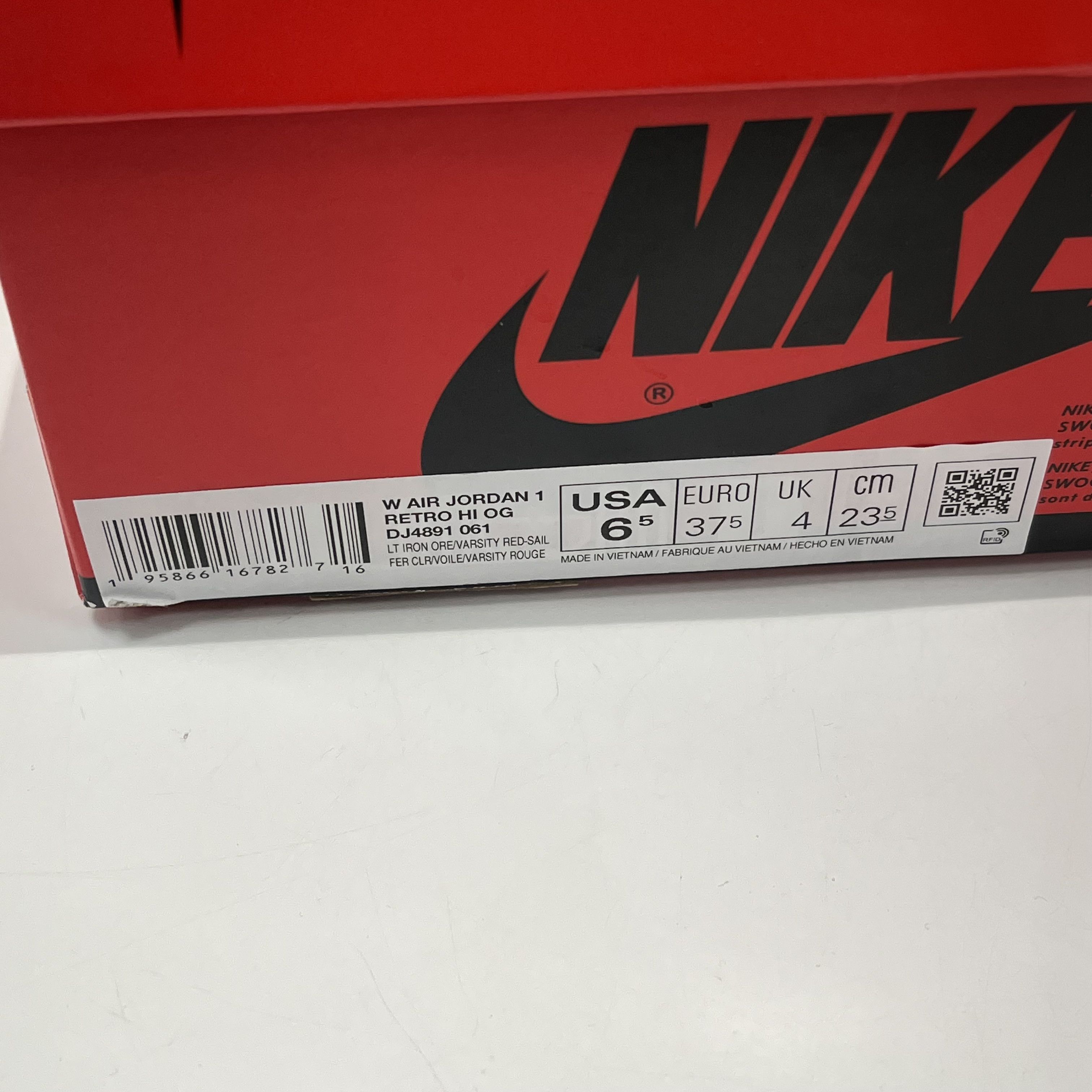 Nike Air Jordan 1 Retro High OG Varsity Red (W) Size US 6.5 / IT 36.5 - 8 Thumbnail
