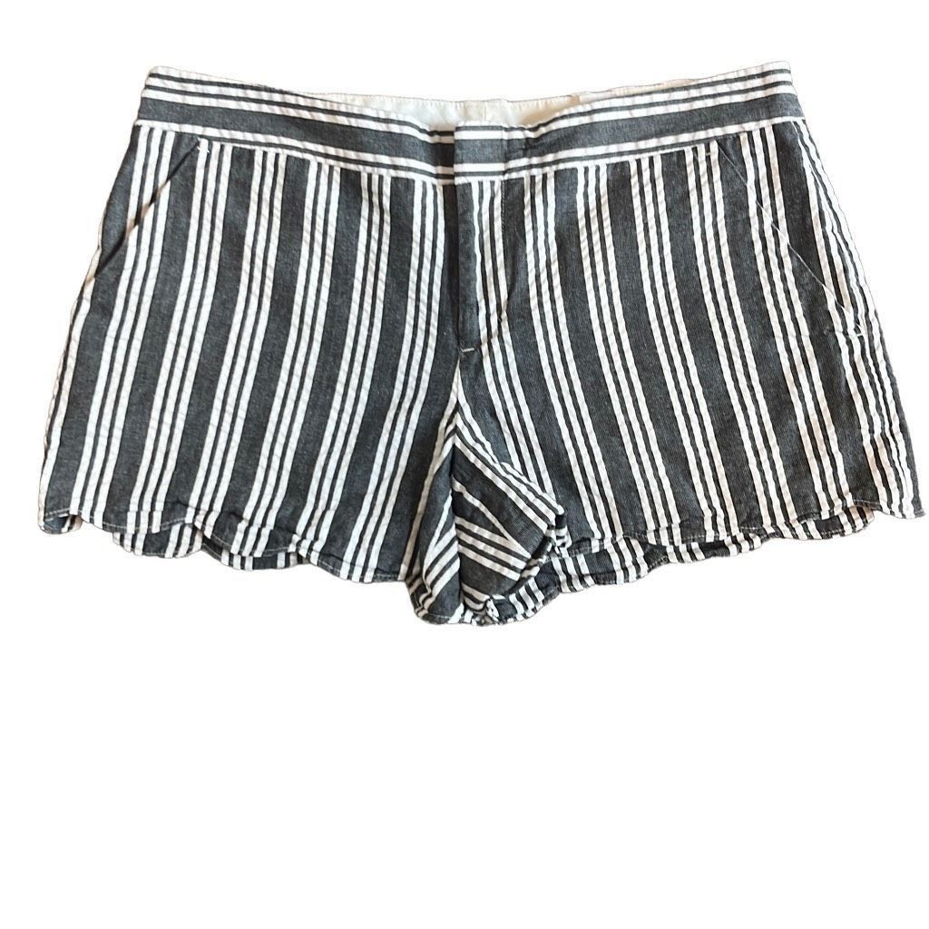 Club Monaco Club Monaco Medium Gray White Stripe Seersucker Scallop Hem Size 30" / US 8 / IT 44 - 1 Thumbnail