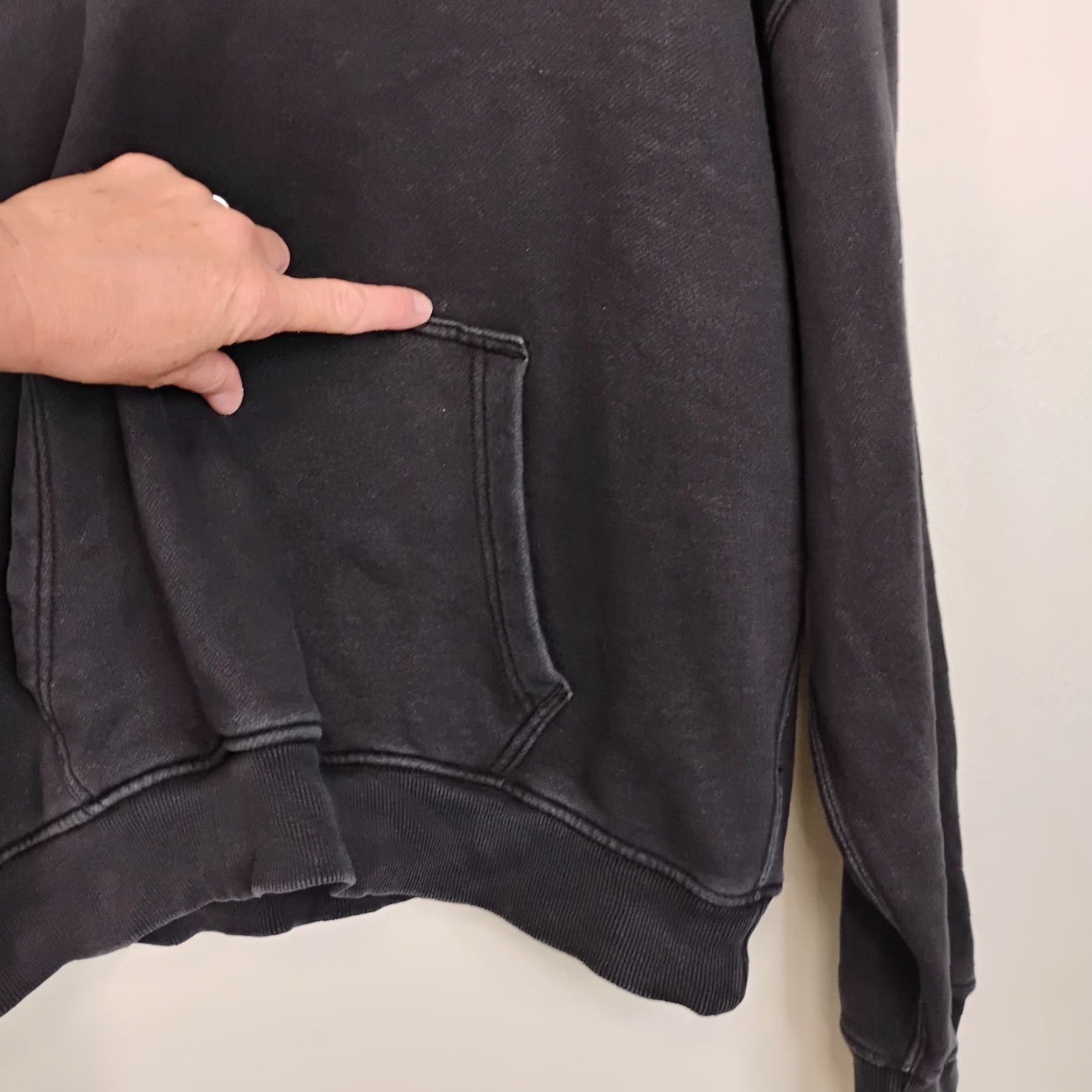 Abercrombie & Fitch VINTAGE Abercrombie & Fitch Oversized Hoodie Small Black Distressed NY Spellout Unisex Adults Pullover Long Sleeve Regular Fleece Size US S / EU 44-46 / 1 - 4 Thumbnail