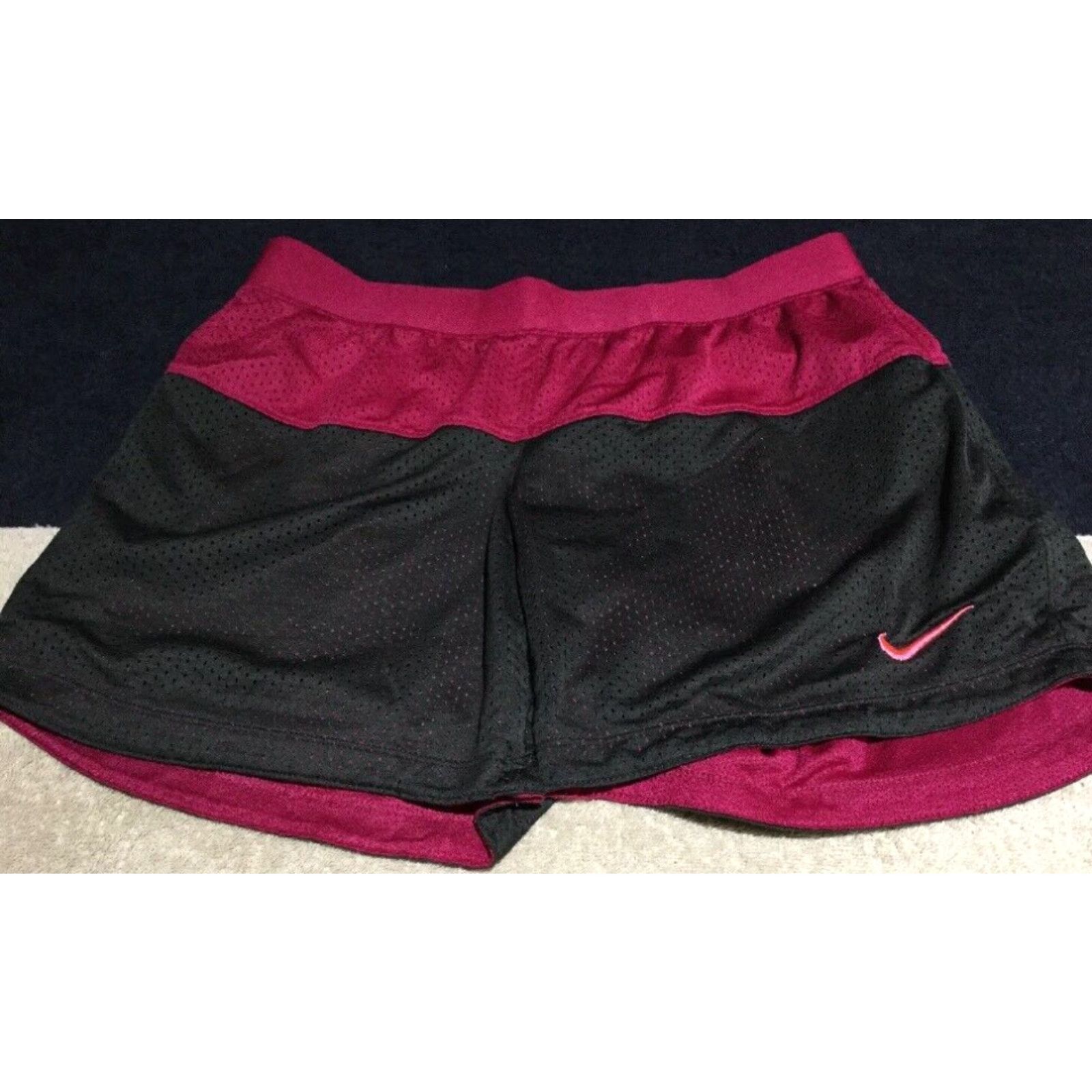 Nike VINTAGE Nike Women's Gray Purple Vented Athletic Shorts Size Small Size 28" / US 6 / IT 42 - 1 Thumbnail