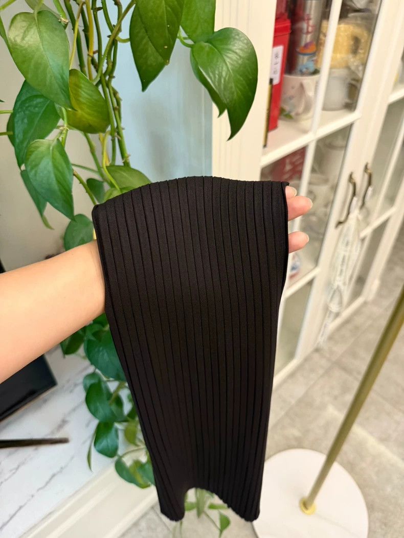 Issey Miyake Issey Miyake size:2 black skirt Size 42" / US 20 - 8 Thumbnail