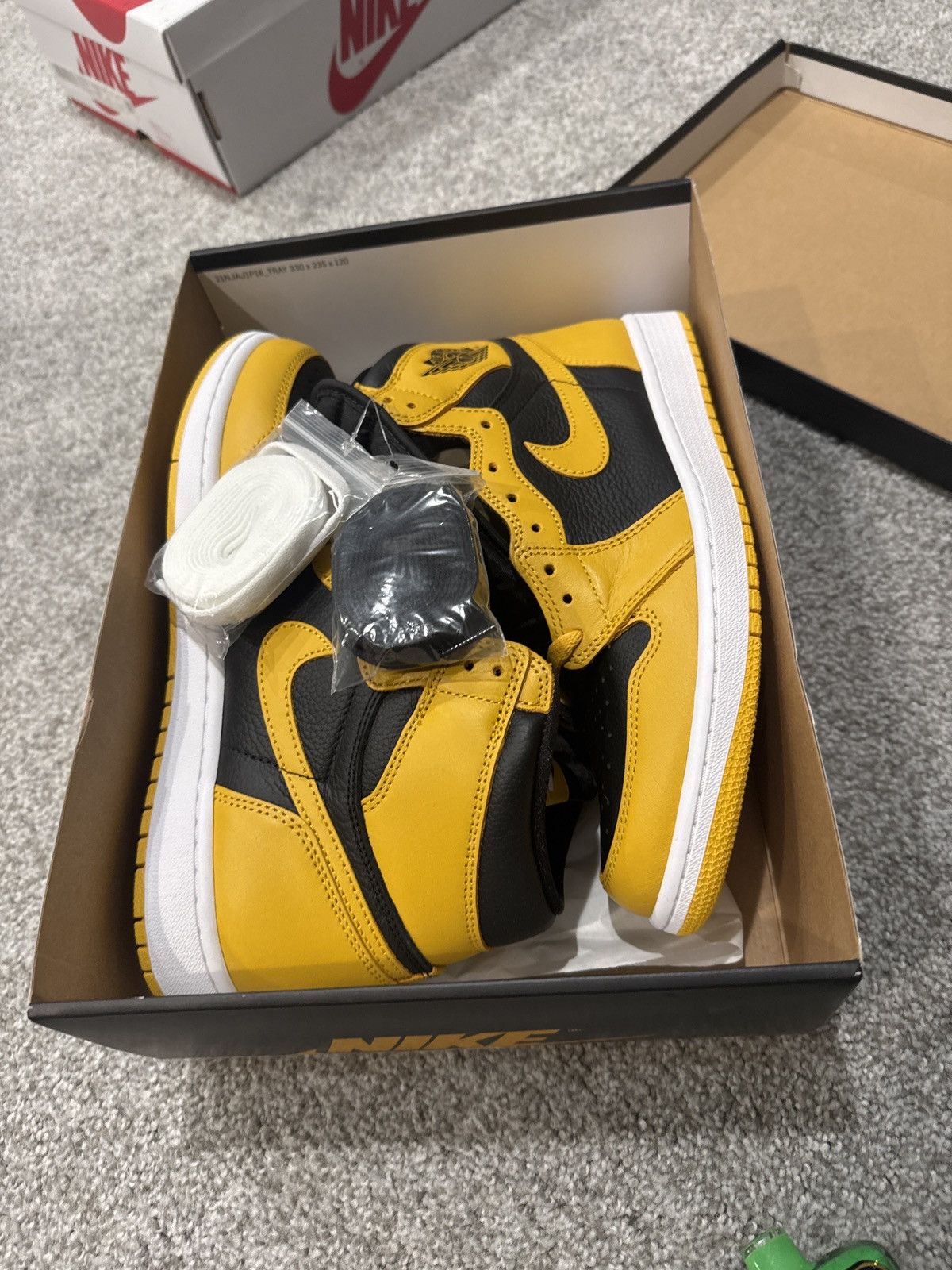 Nike Air Jordan 1 Retro High OG “Taxi” Size US 10 / EU 43 - 1 Thumbnail