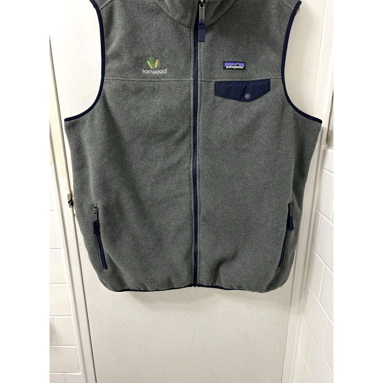 Patagonia Patagonia Synchilla Vest Mens XL Gray Navy Full Zip Snap Pockets Embroidered Logo Outdoor Active Wear Quilted Fleece Jacketless? Size US XL / EU 56 / 4 - 3 Thumbnail