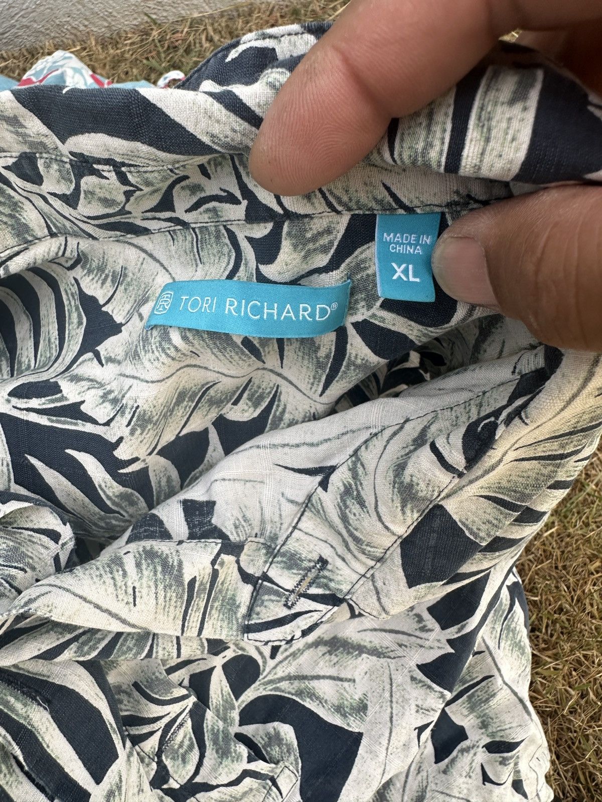 Tori Richard Tori Richard Black/White Full Button Hawaiian Print Men's XL Size US XL / EU 56 / 4 - 4 Thumbnail
