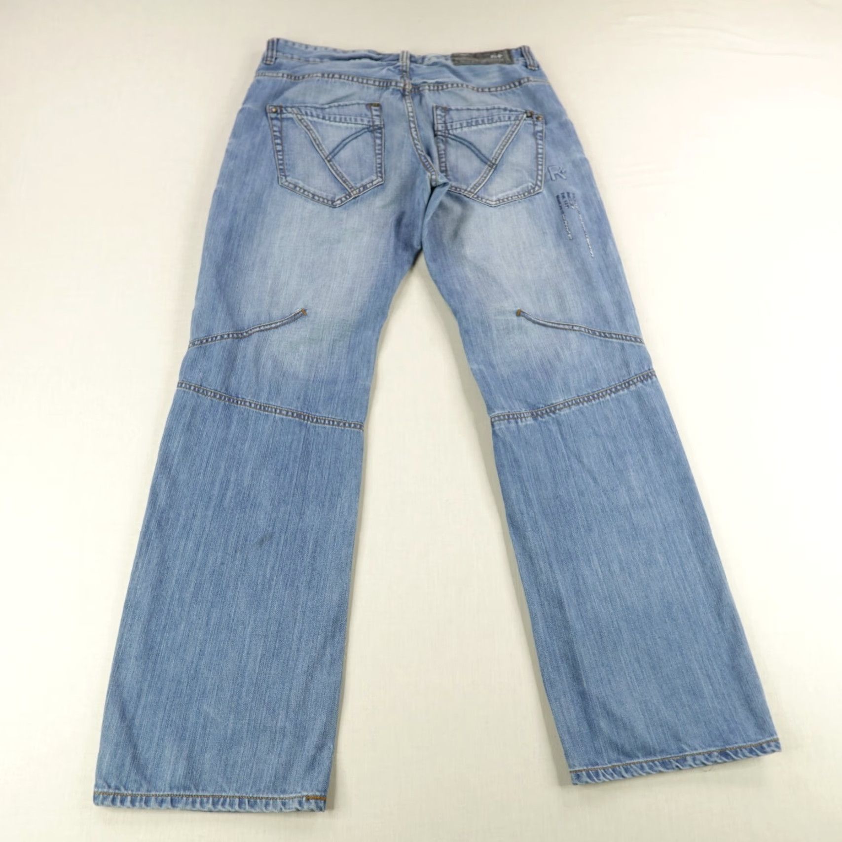 Rocawear VINTAGE Rocawear Jeans Mens 36 Blue Denim Bootcut Baggy Hip Hop Y2K Pants Regular Inseam 33 - Button Fly, Pockets, Logo - Size 36 Mens Blue Size US 36 / EU 52 - 4 Thumbnail