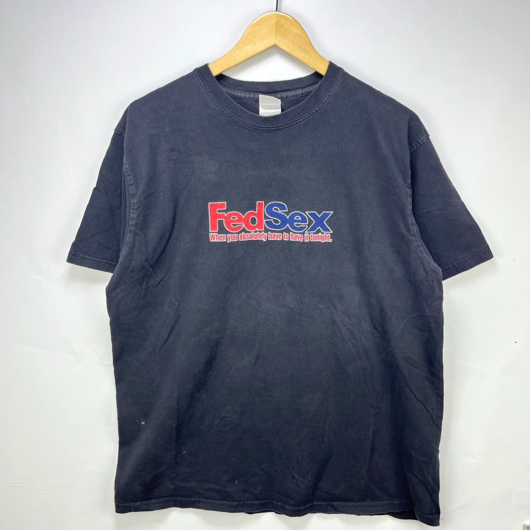 Vintage VINTAGE Fed Sex Sun Faded FedEx T Shirt XL Humor Funny Black Shirt Men XL Modern Y2K Sun FedEx Humor Size US XL / EU 56 / 4 - 2 Thumbnail