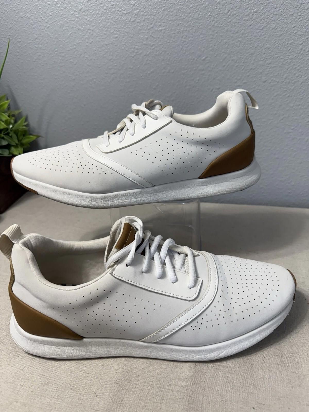 Steve Madden Steve Madden Mens White Synthetic Lifestyle Sneakers 10.5 Size US 10.5 / EU 43-44 - 1 Thumbnail