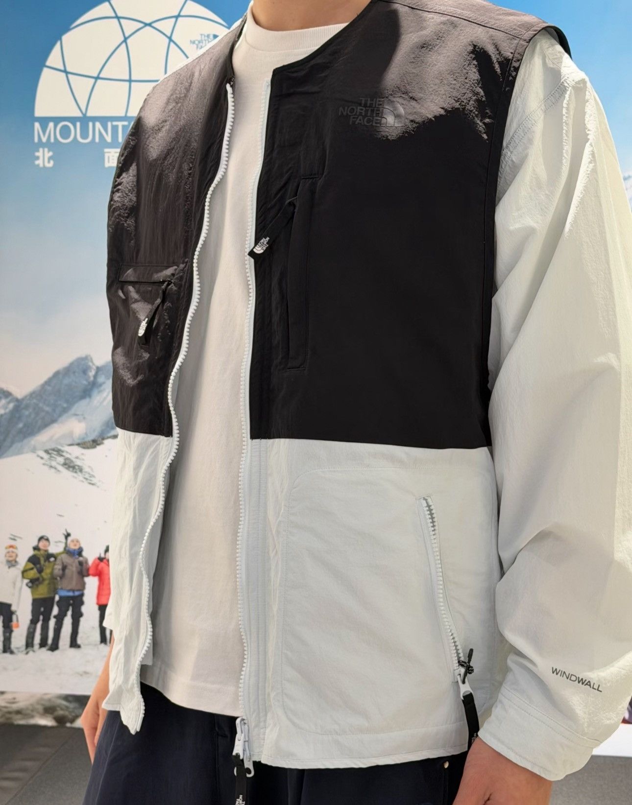 The North Face Urban Exploration REVERSIBLE 4-WAY WIND JACKET Size US M / EU 48-50 / 2 - 21 Thumbnail