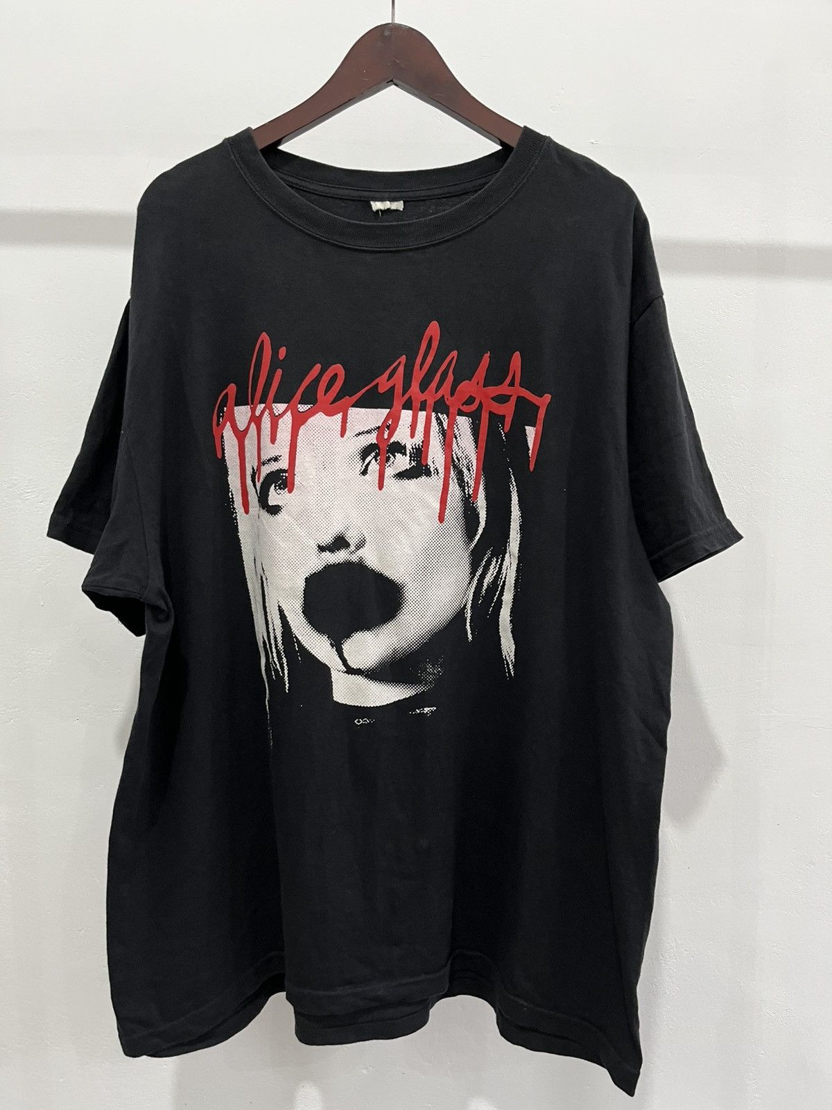 Crystal castles Alice glass x alien body official