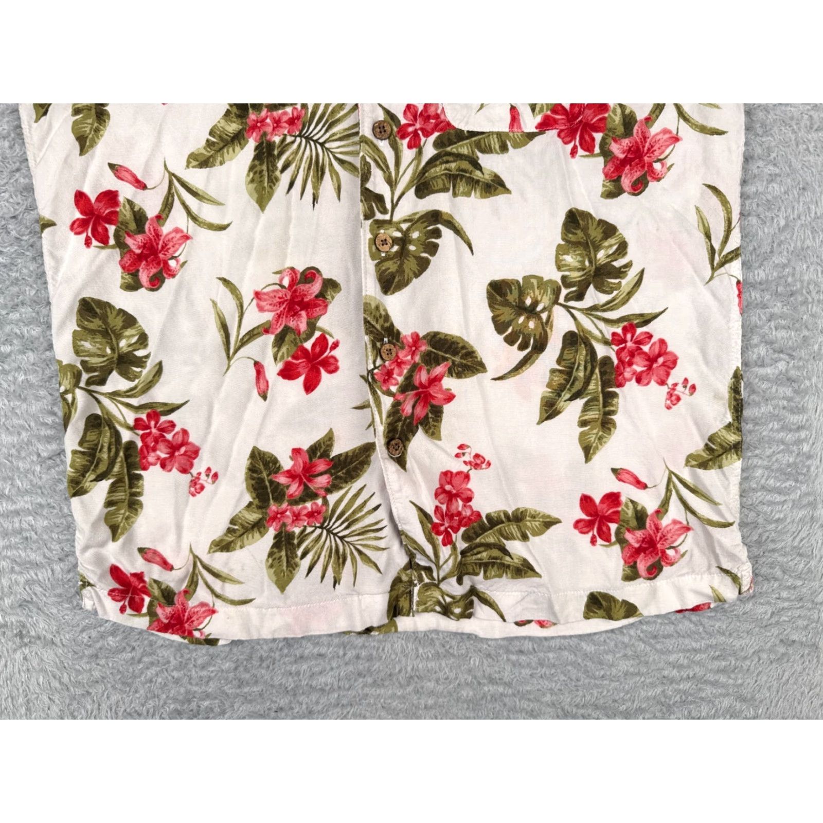 Vintage VINTAGE? No. Main point: St. Johns Bay Shirt Men Medium White Floral 100% Rayon Hawaiian Button Up Size US M / EU 48-50 / 2 - 7 Thumbnail