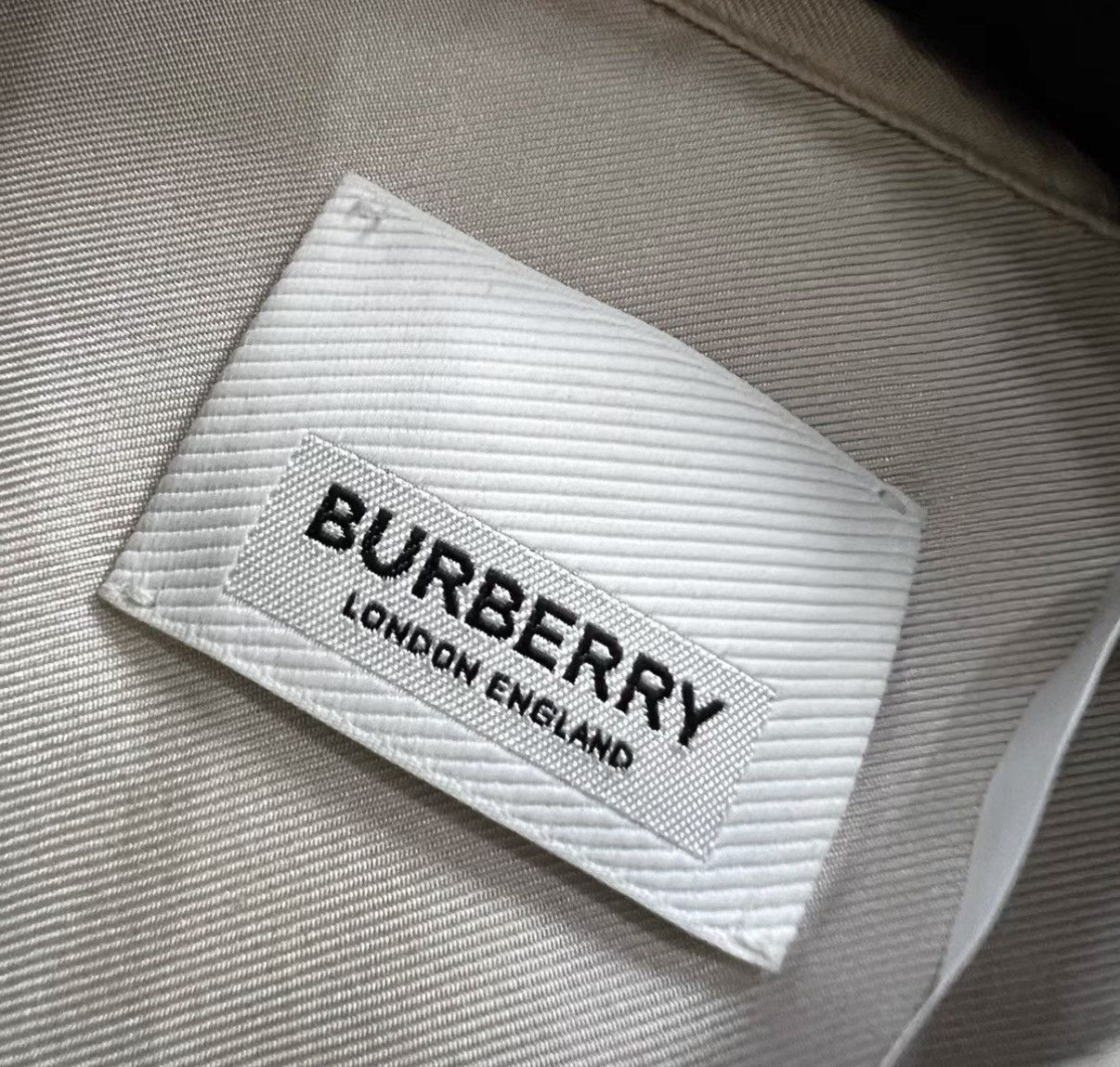 Burberry Burberry Tie-dye Letter Printed Shirt J41 Size US S / EU 44-46 / 1 - 3 Thumbnail