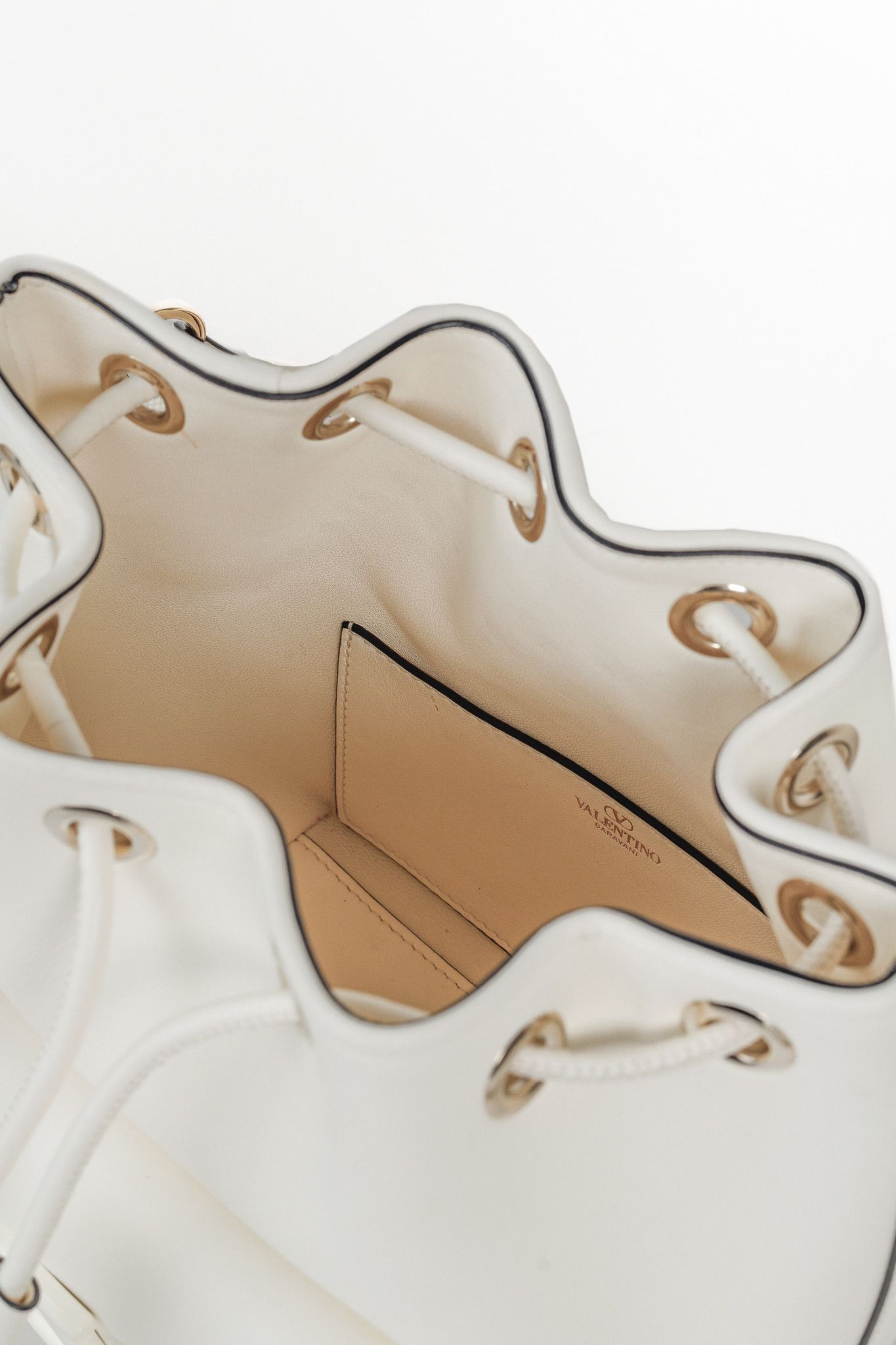 Valentino Valentino Garavani Ivory Off-White Loco Calfskin Bucket Bag Size ONE SIZE - 12 Thumbnail