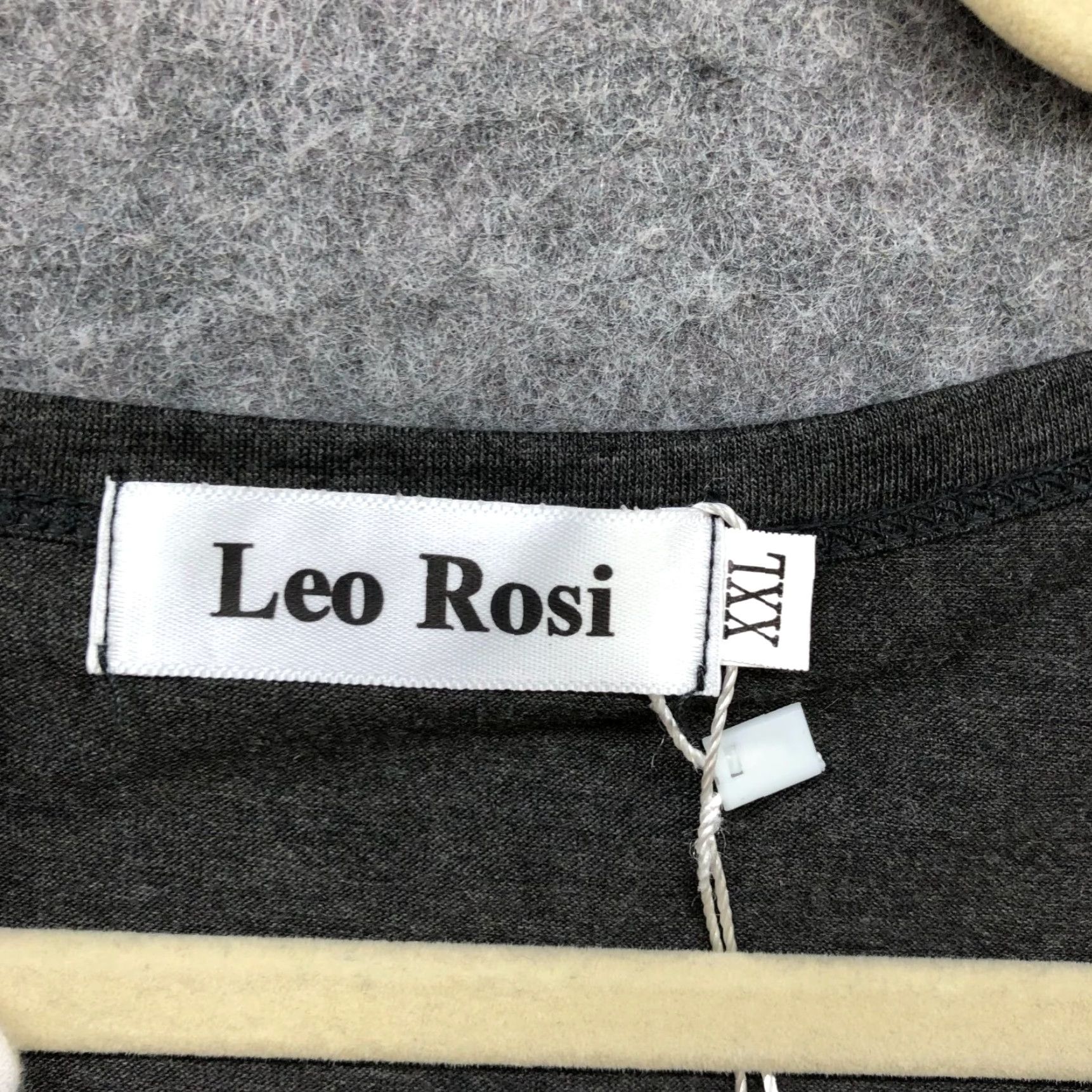 Vintage NWT Leo Rosi Gray Merry Christmas Santa Graphic Lounge Pajama Top XXL Womens Christmas Holiday Shirt Size XXL / US 16-18 / IT 52-54 - 7 Thumbnail