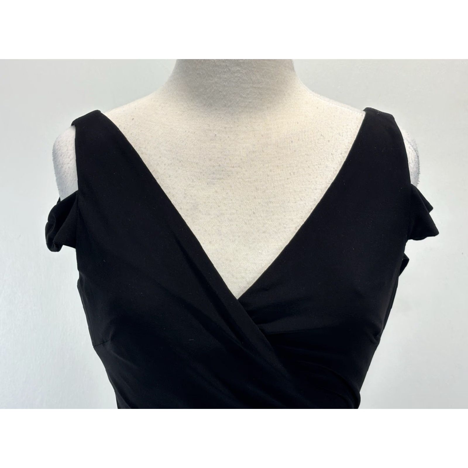 Ralph Lauren Lauren Ralph Lauren Faux Wrap Dress Sz 8p Petite Black Ruched Side Open Shoulder Size M / US 6-8 / IT 42-44 - 5 Thumbnail
