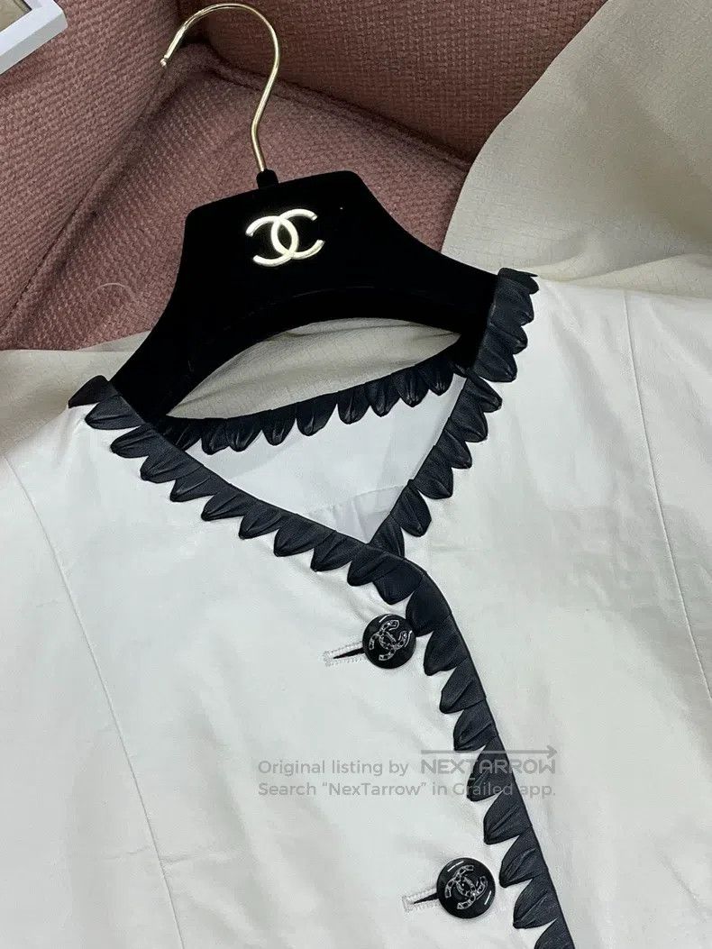 Chanel Chanel White, black, black, diamond-buttoned leather jacke Size XS / US 0-2 / IT 36-38 - 3 Thumbnail