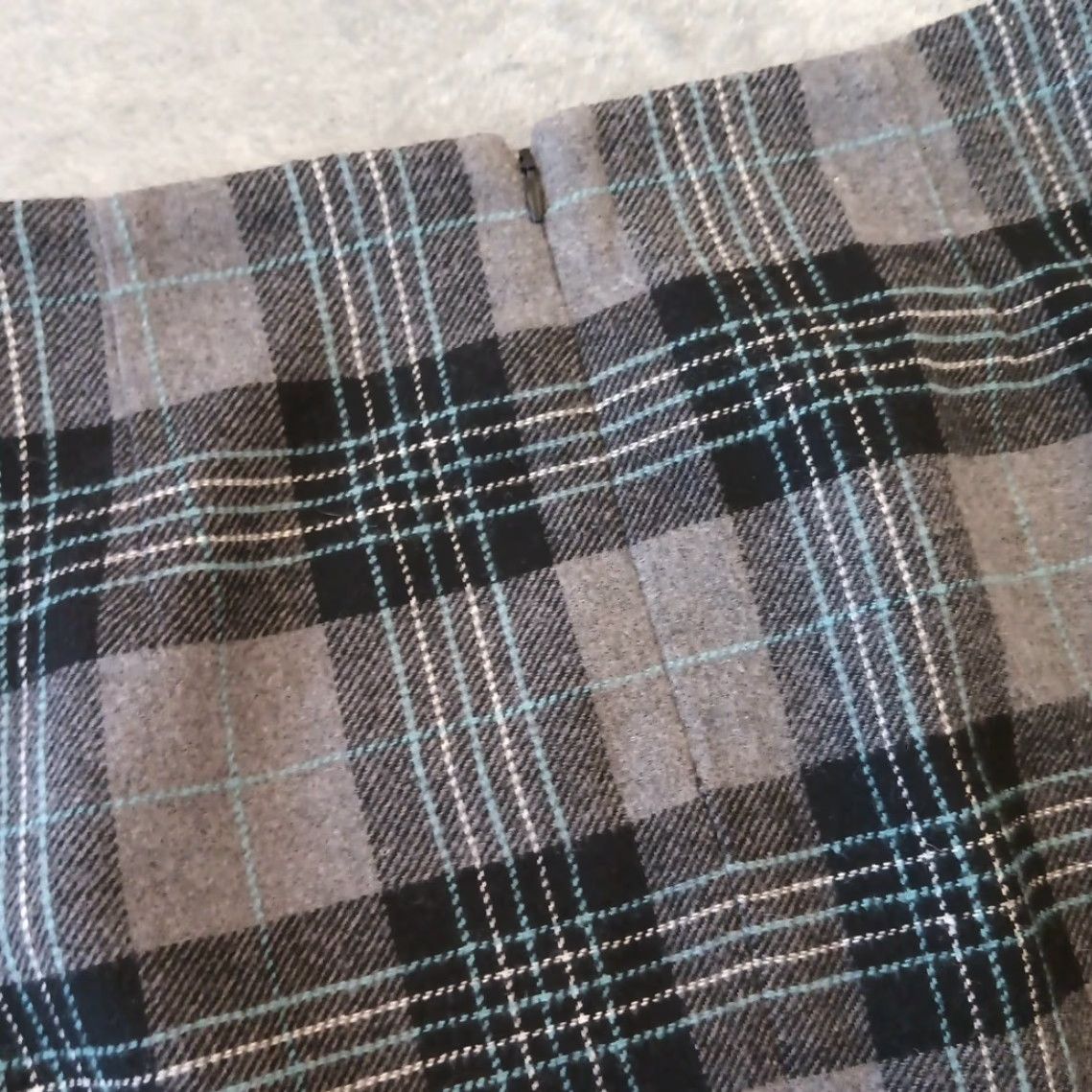 Talbots Talbots Skirt Knee Length Gray Plaid Lined Slit Size 8, Regular, Women Size 30" / US 8 / IT 44 - 6 Thumbnail