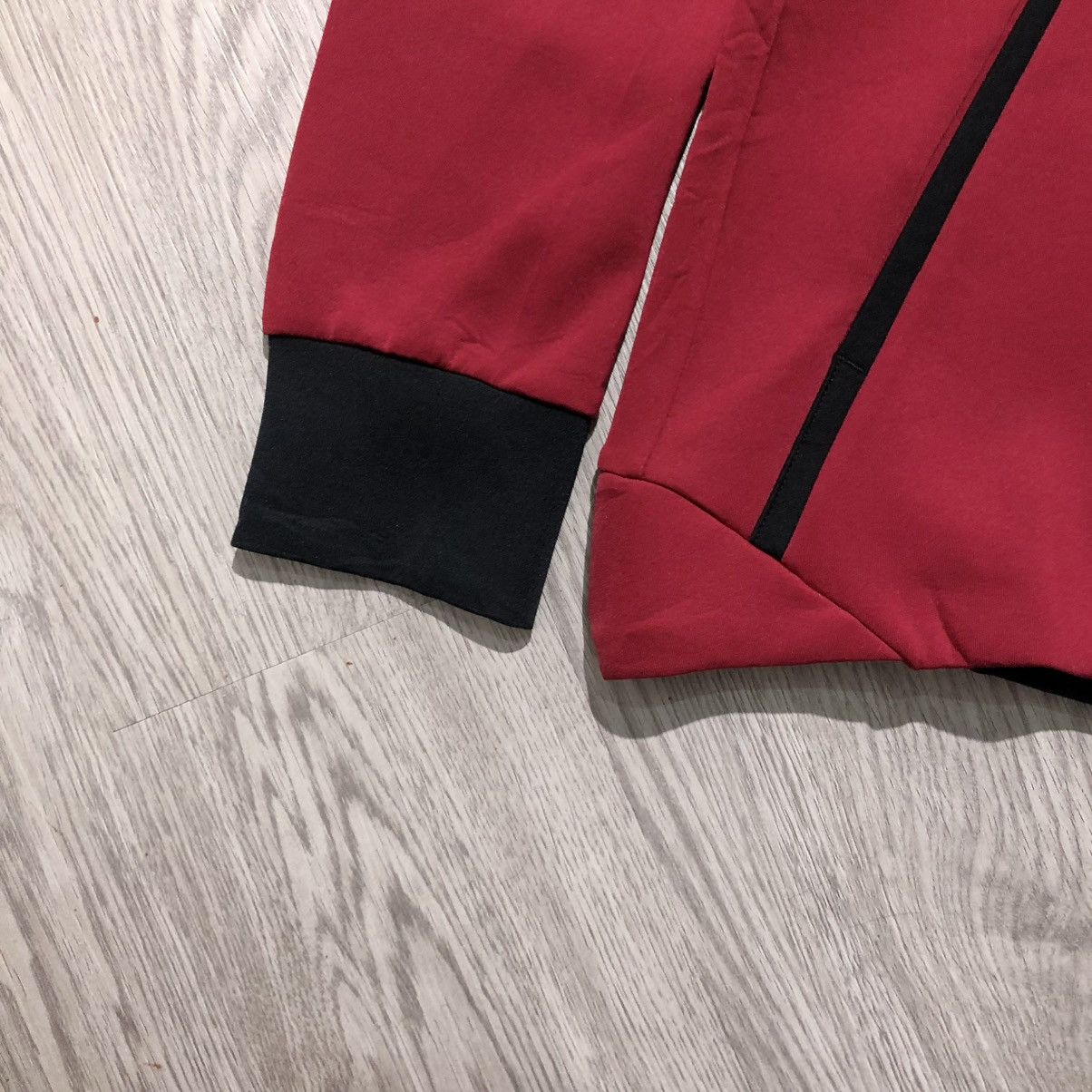 Oakley 2000s Oakley Logo Outdoor Tech Softshell Jacket Ziphoodie Size US L / EU 52-54 / 3 - 9 Thumbnail