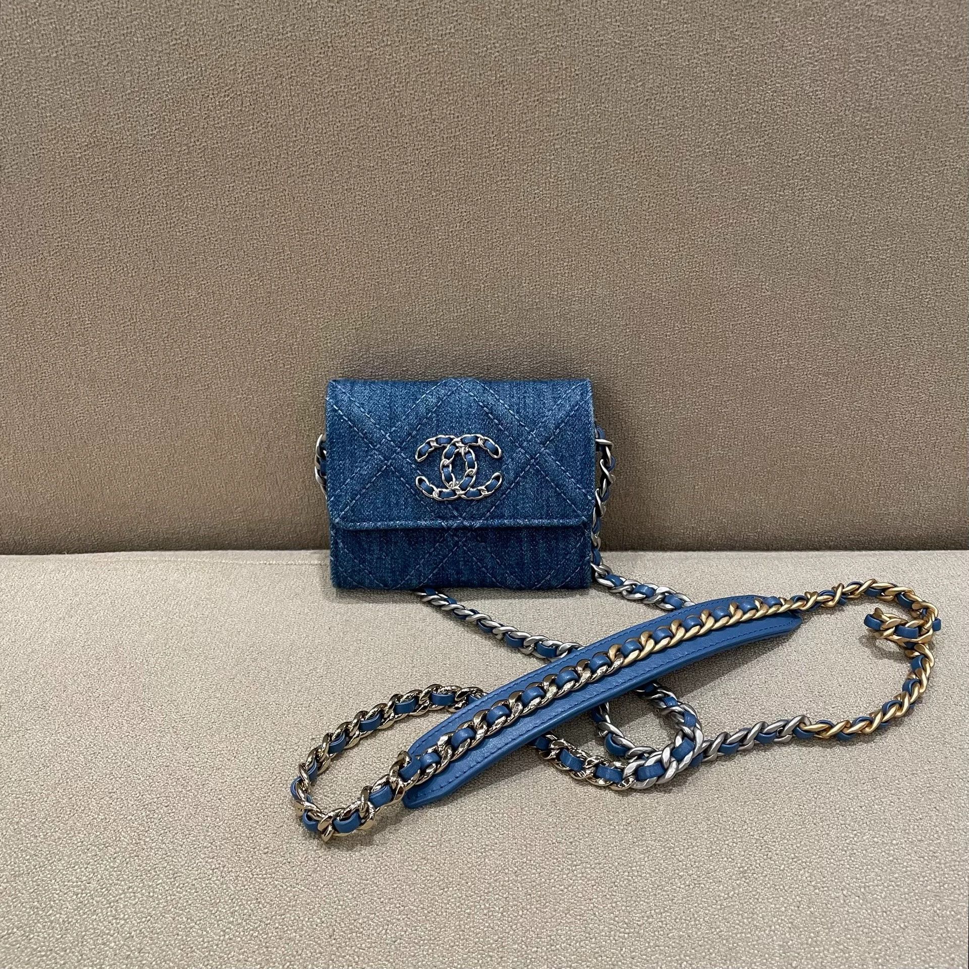 Chanel Pre-loved Bag Very good condition Size ONE SIZE - 1 Thumbnail