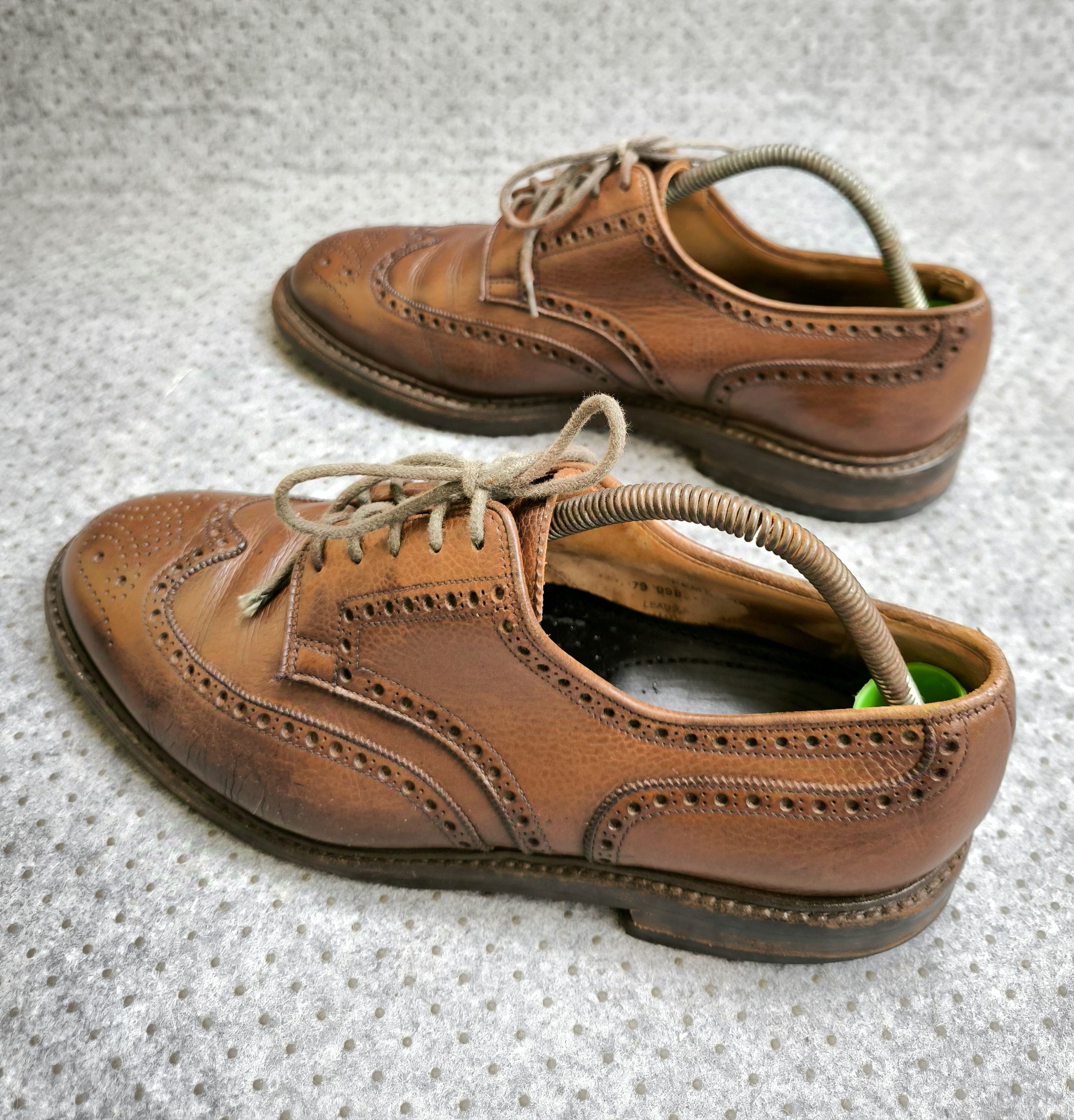 Crockett & Jones CROCKETT & JONES Pembroke Tan Scotch Grain wingtip shoes Size US 9.5 / EU 42-43 - 2 Thumbnail