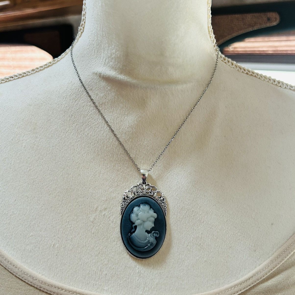 Handmade Handcrafted charcoal opalescent Victorian lady necklace Size ONE SIZE - 3 Thumbnail