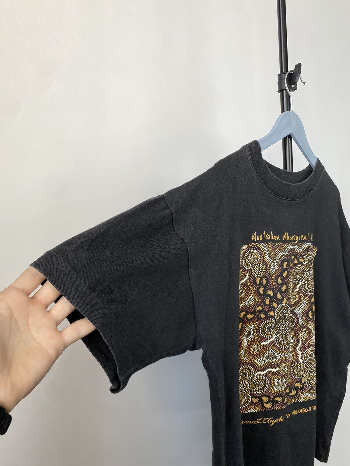 Vintage Vintage 1990's Australia Art Faded T Shirt Single Stitch Size US L / EU 52-54 / 3 - 6 Thumbnail