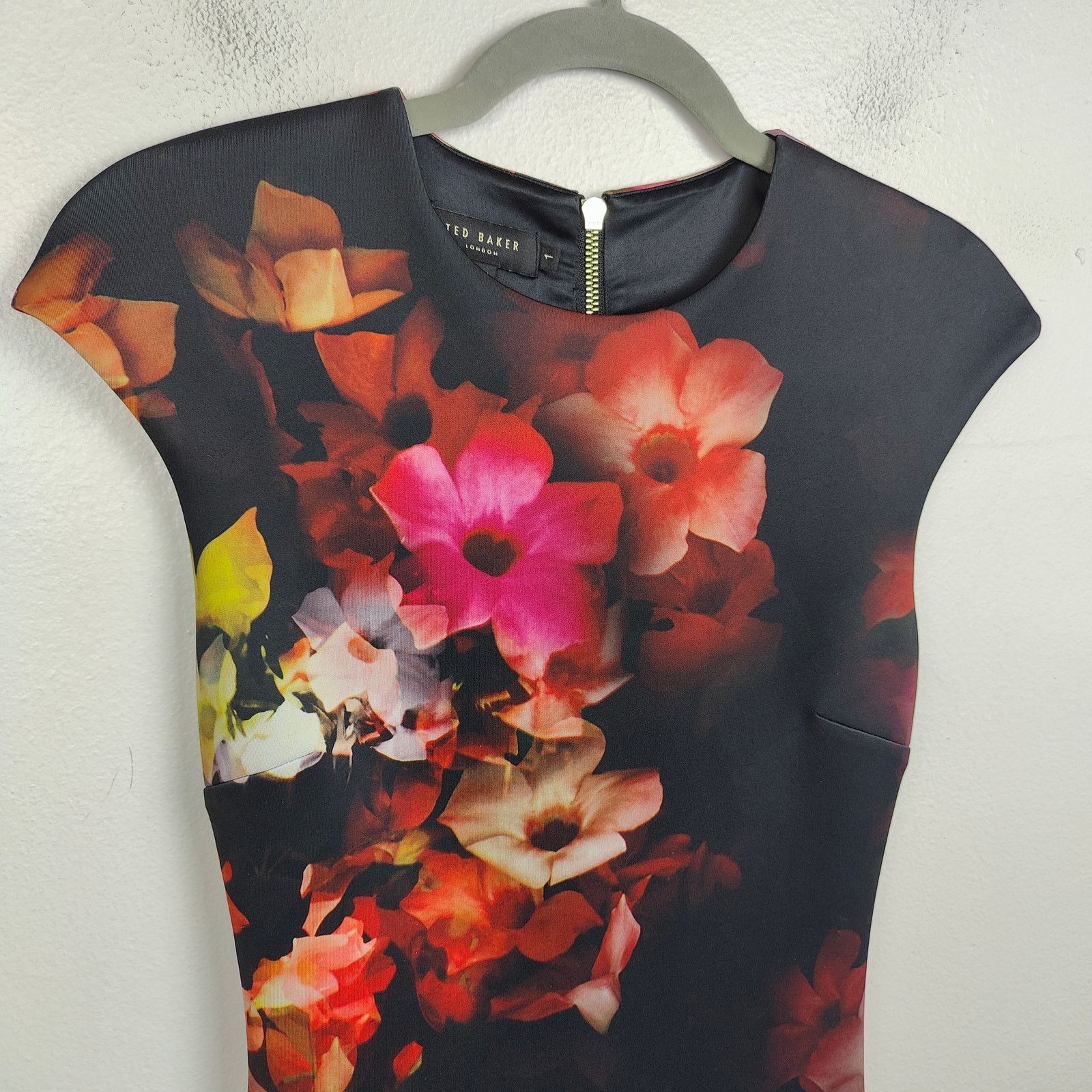 Ted Baker Ted Baker Catina Midi Dress 1 XS Black Floral Cap Sleeve Size XS / US 0-2 / IT 36-38 - 2 Thumbnail