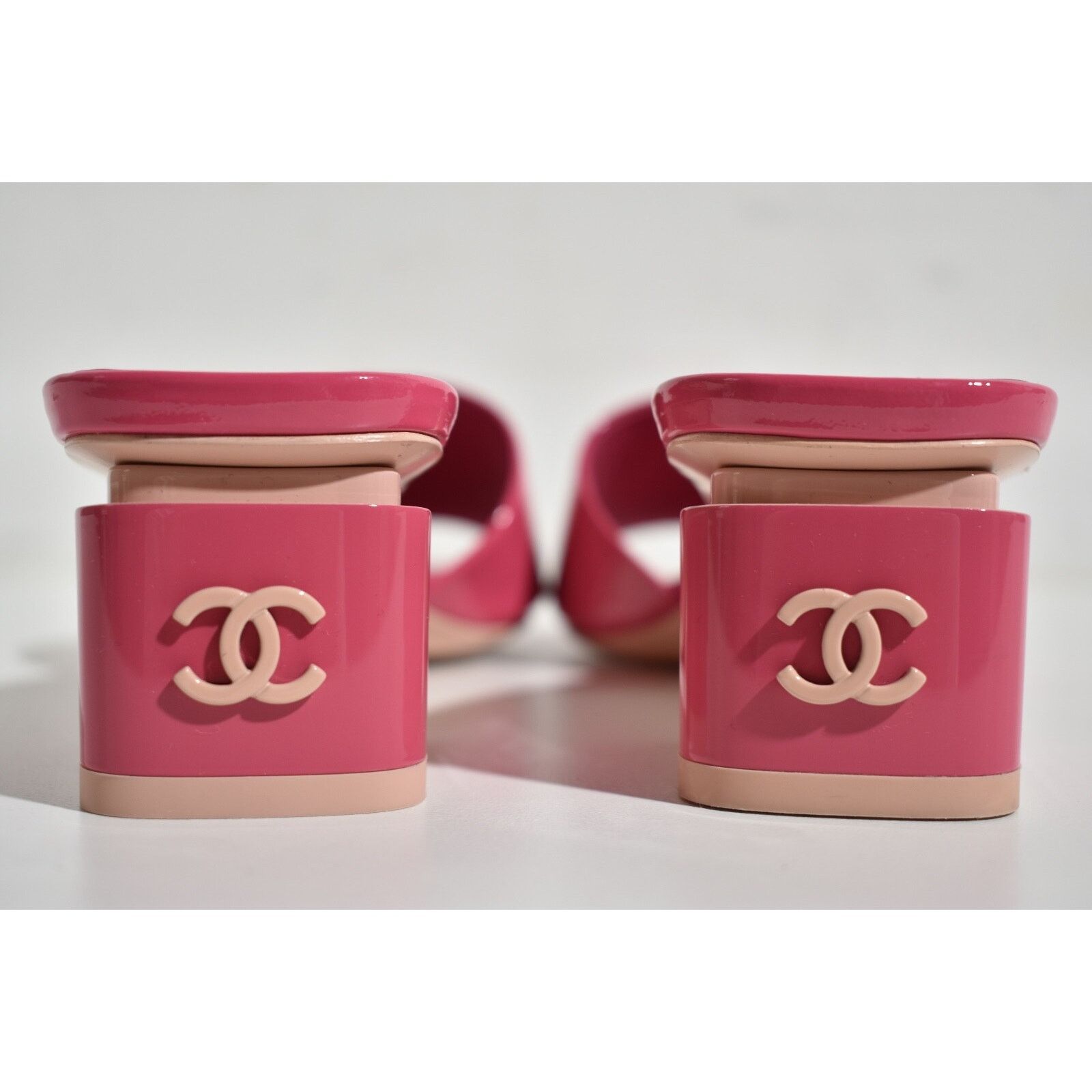 Chanel Chanel 22C Dark Light Pink Patent Calf CC Logo Mule Slide Size US 5 / IT 35 - 10 Thumbnail