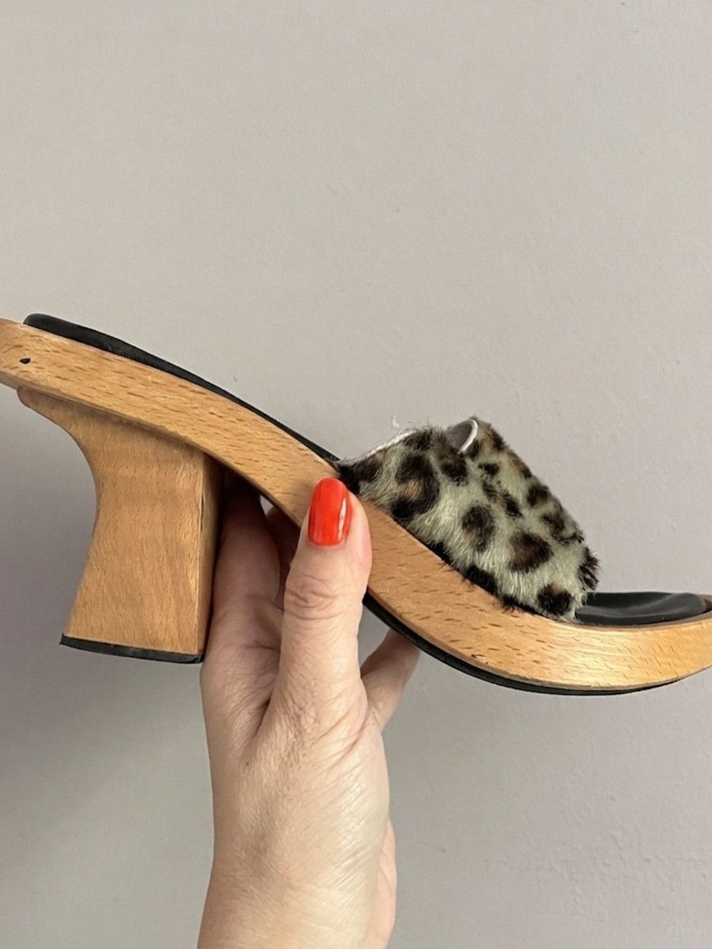 Guess Vintage 90s Guess Fuzzy Leopard Wood Mules - 36/6 🇮🇹 Size US 6 / IT 36 - 5 Thumbnail