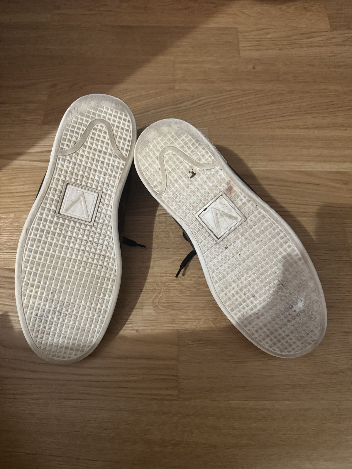 Louis Vuitton Louis Vuitton Sneaker Size US 7 / EU 40 - 6 Thumbnail