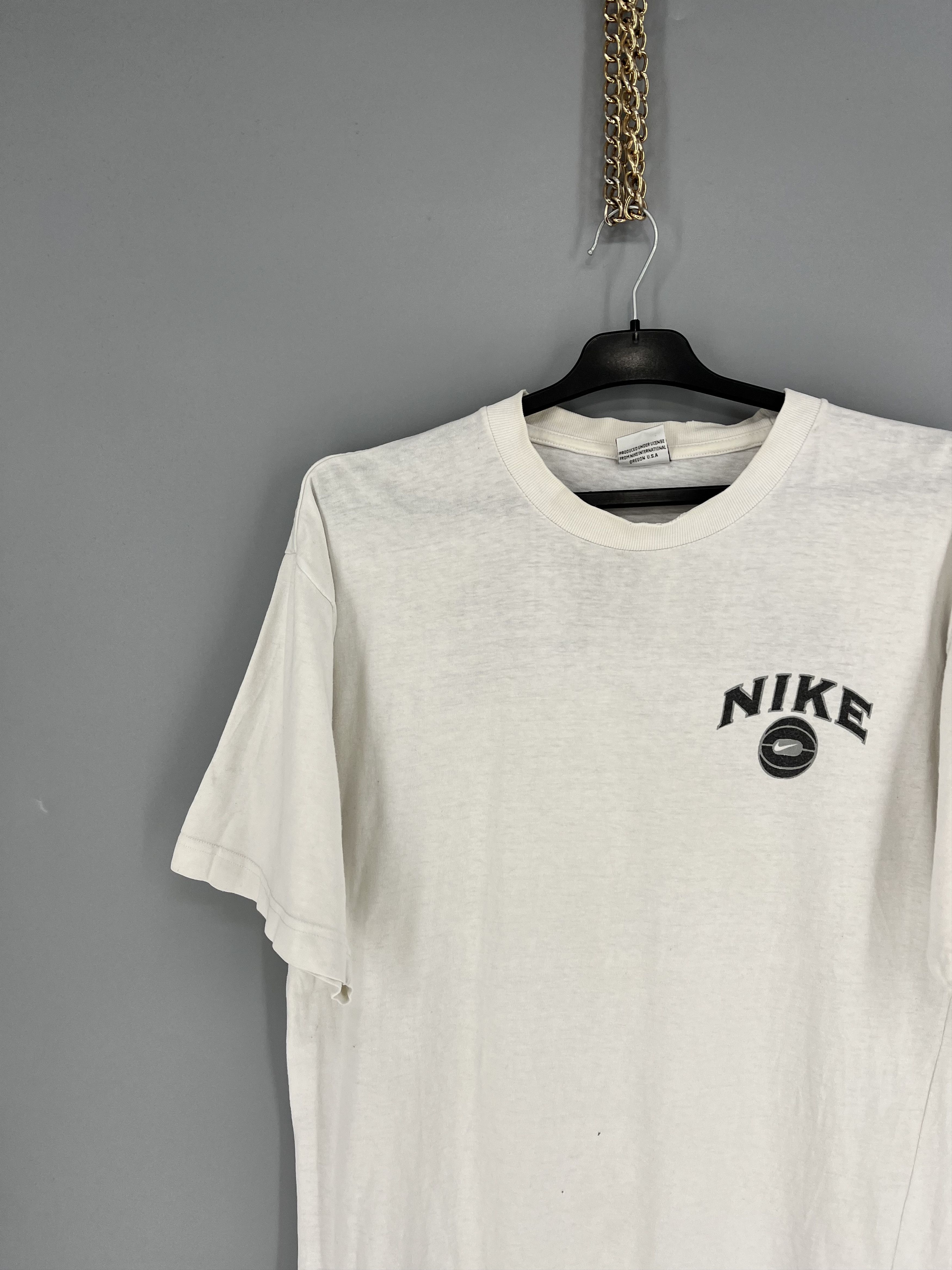 Nike Vintage 90s Nike Basketball T-Shirt Big Swoosh Logo Y2K Size US L / EU 52-54 / 3 - 5 Thumbnail