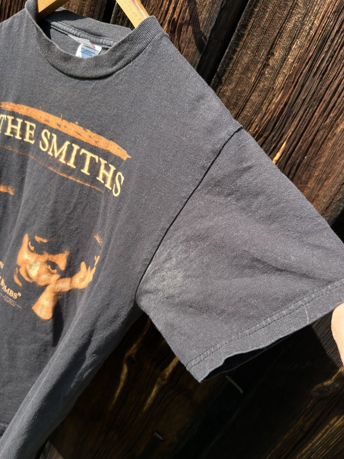 Band Tees The Smiths 2005 Louder than Bombs t-shirt tee Size US S / EU 44-46 / 1 - 2 Thumbnail