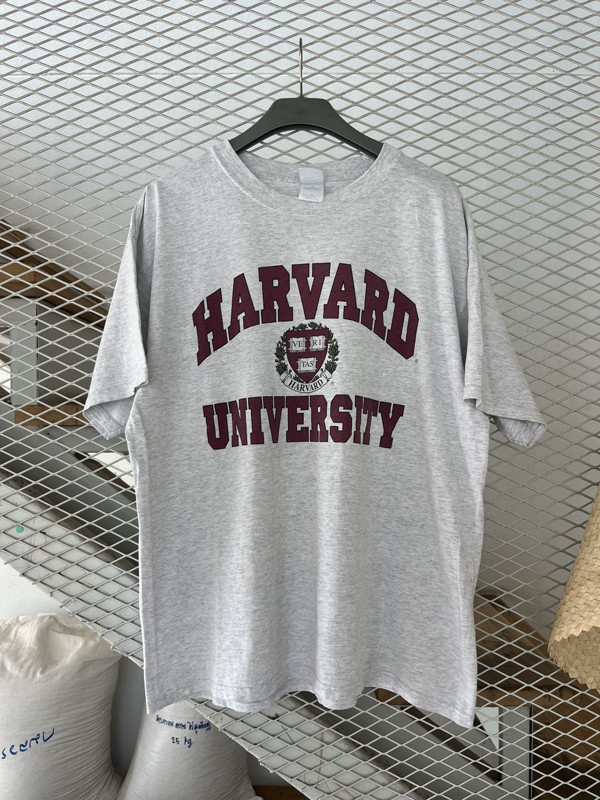 Vintage Vintage HARVARD UNIVERSITY Logo Tshirt Size US XL / EU 56 / 4 - 2 Thumbnail