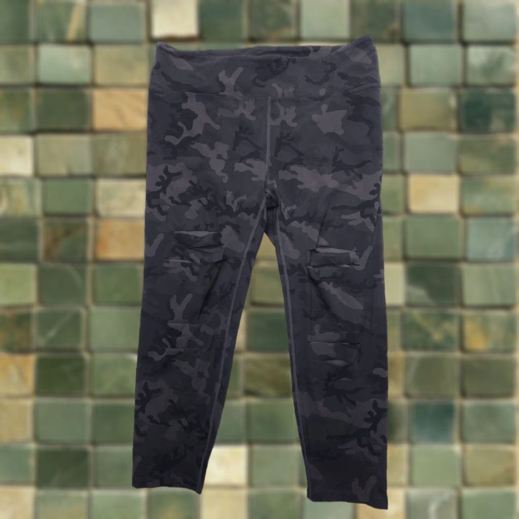 Vintage VINTAGE Zyia Active Leggings Womens 16 - 18 Black Camouflage Powerhold By Fabletics Skinny 24 in Inseam Womens Size 38" / US 16 / IT 52 - 1 Thumbnail