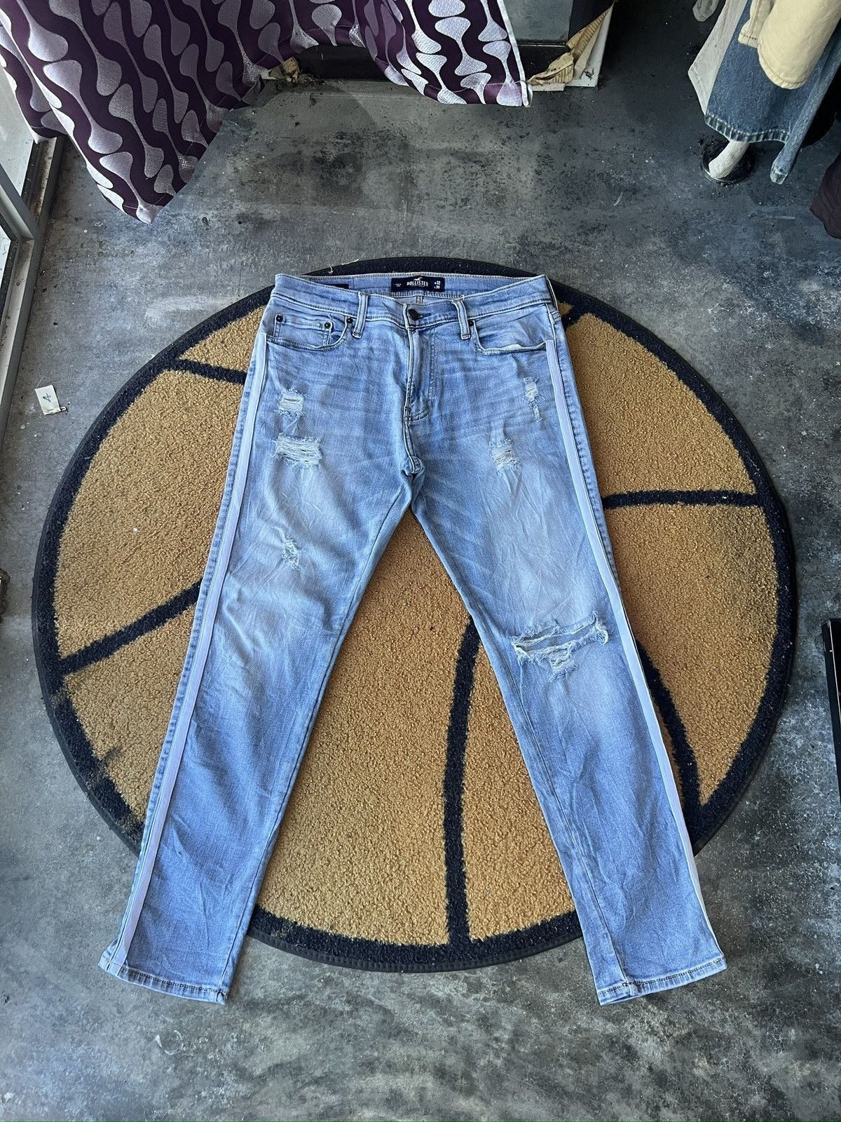 🔥Hollister Side Stripe Distressed Denim