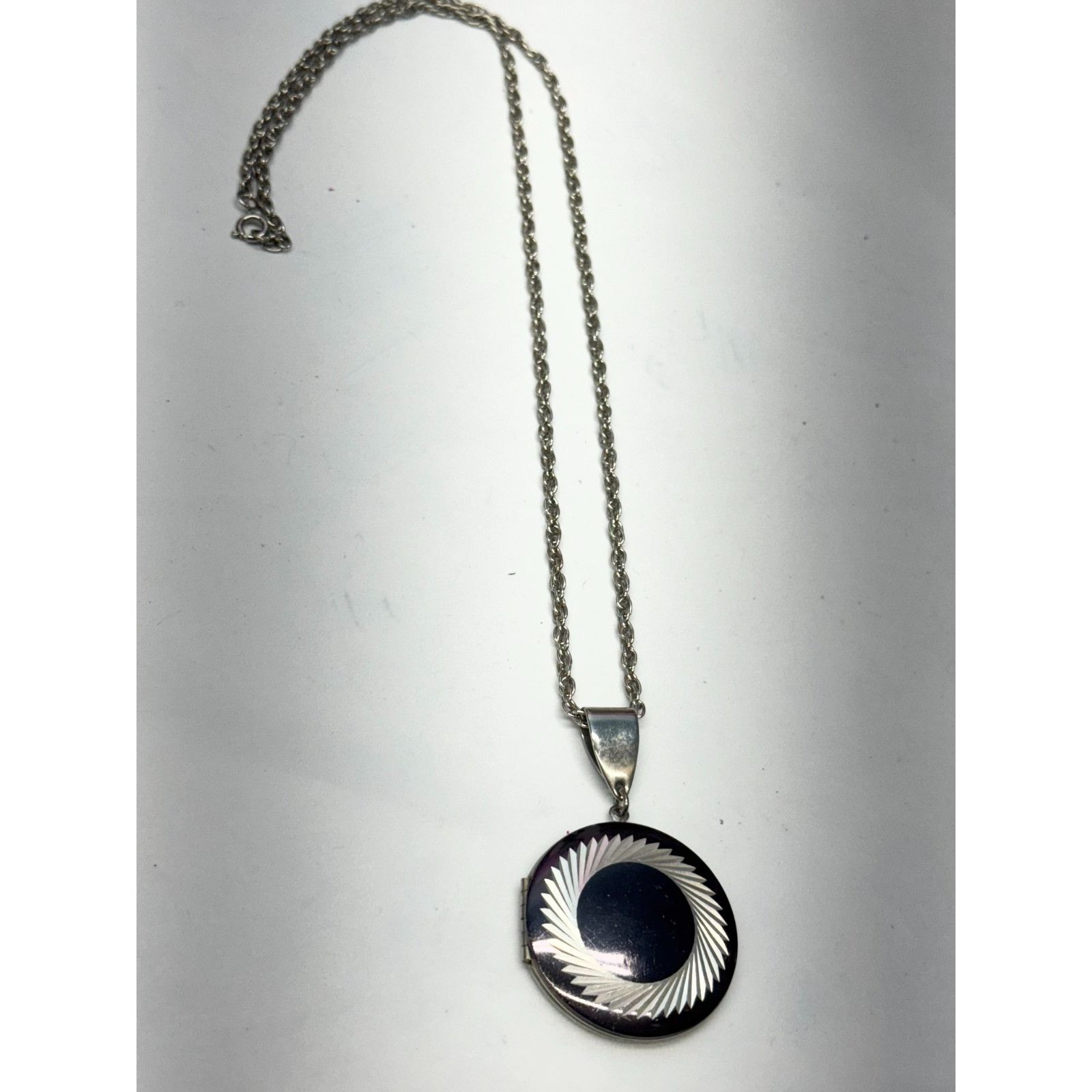 Vintage Vintage black silver locket pendant necklace Size ONE SIZE - 2 Thumbnail
