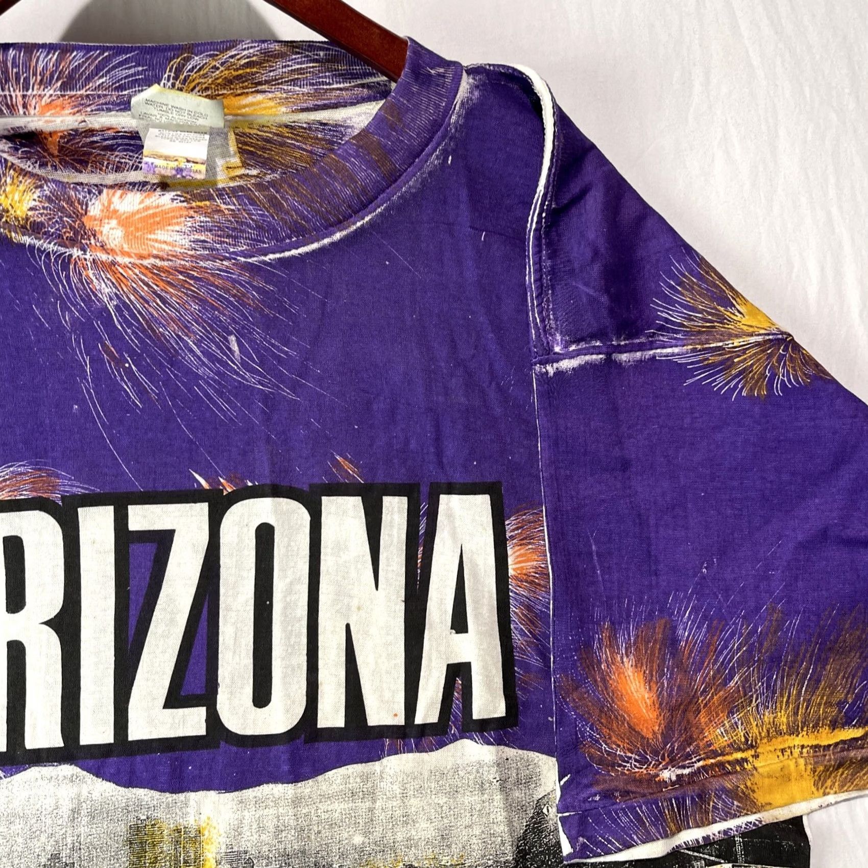 Vintage VINTAGE Sunny Arizona Shirt Mens Large Purple City Skyline All Over Print Graphic T-Shirt 90s City Western Mens Size US L / EU 52-54 / 3 - 5 Thumbnail