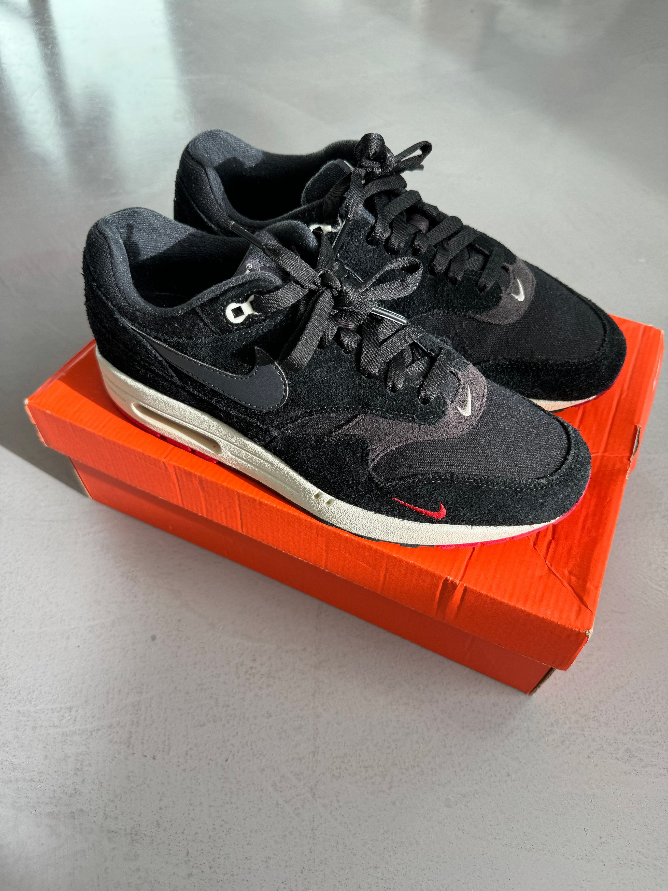 Air max 1 hot sale mini swoosh bred