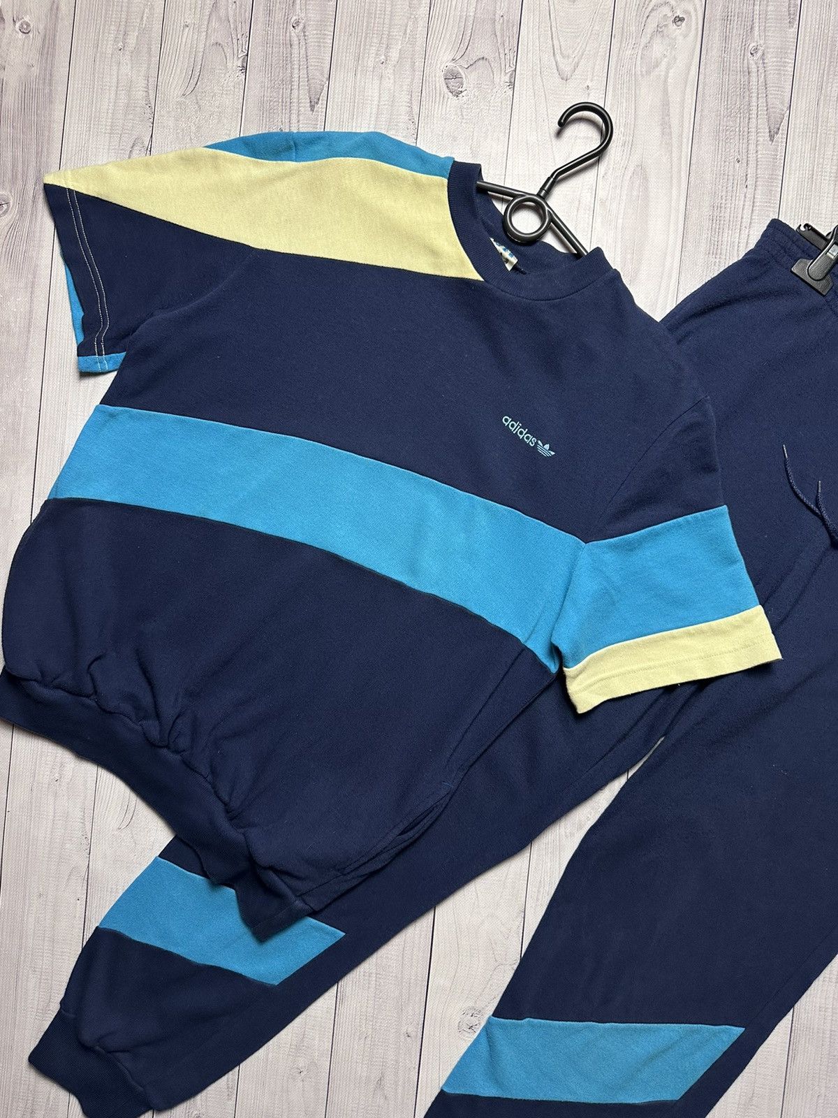 Vintage Vintage Adidas original track suit sweatpants rare size M Size US M / EU 48-50 / 2 - 3 Thumbnail