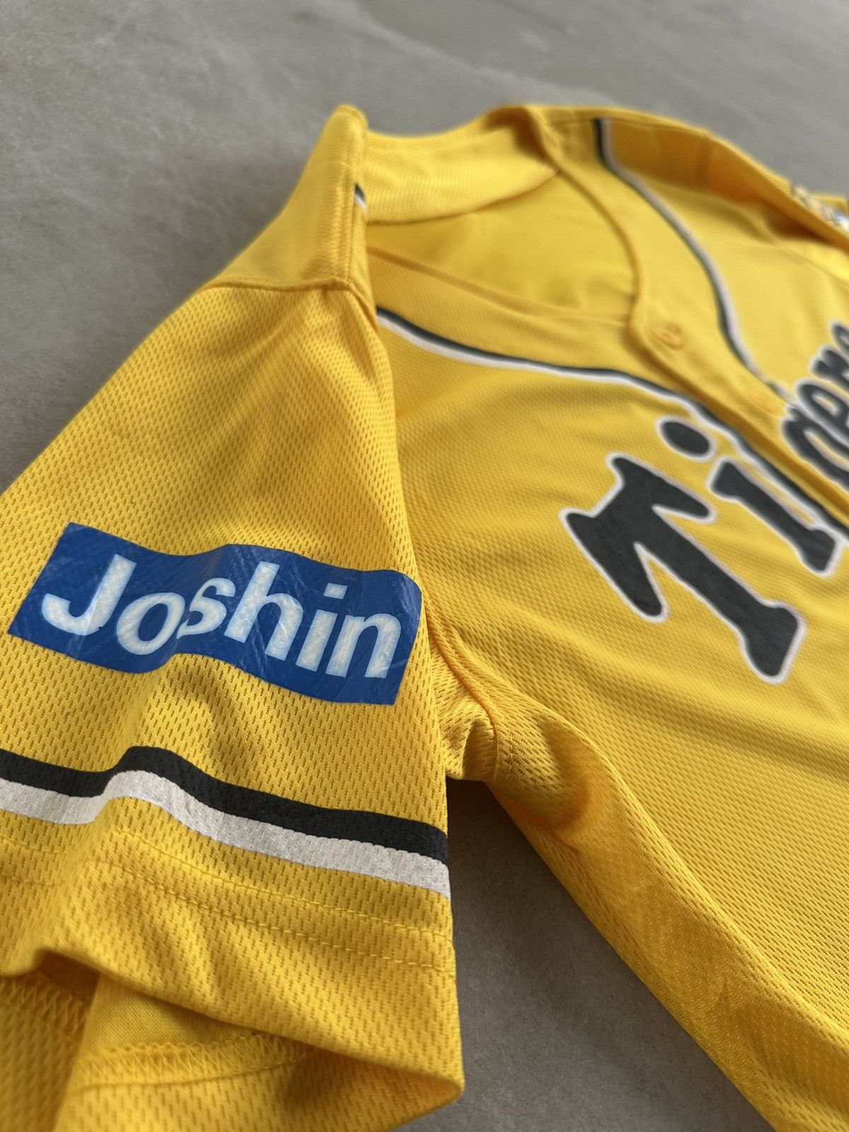 Japanese Brand JAPAN HANSHIN TIGERS YELLOW BASEBALL JERSEY Size US M / EU 48-50 / 2 - 4 Thumbnail