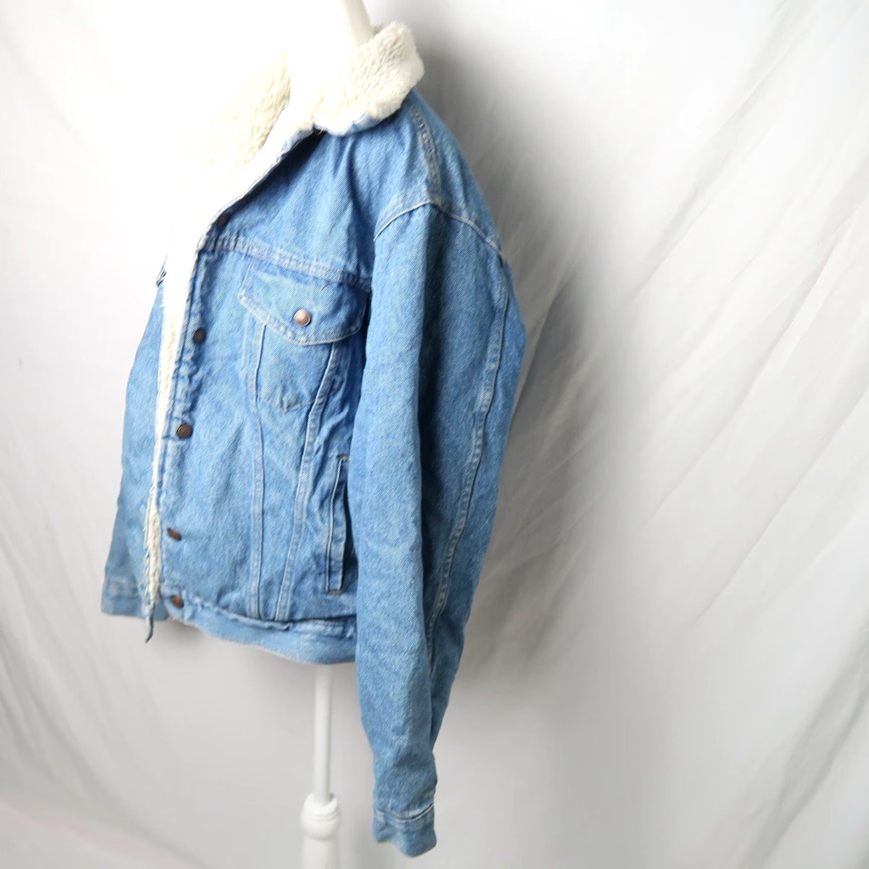 Vintage VINTAGE 80s Plain Pockets blue denim sherpa lined jacket M Mens Denim Shirt/Coat Size US M / EU 48-50 / 2 - 3 Thumbnail