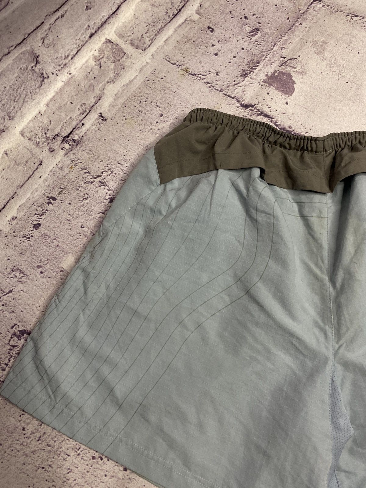 Nike Men's vintage distressed Nike y2k shorts vintage Size US 38 / EU 54 - 4 Thumbnail