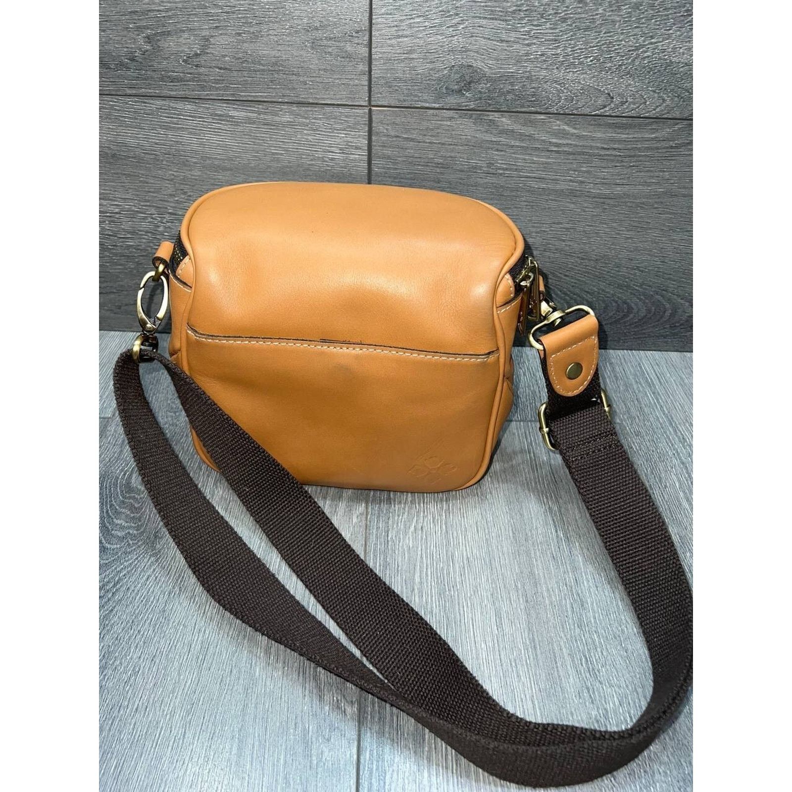 Patricia Nash Patricia Nash Leather Camera Crossbody Bag Hazelnut A648580 Size ONE SIZE - 6 Thumbnail