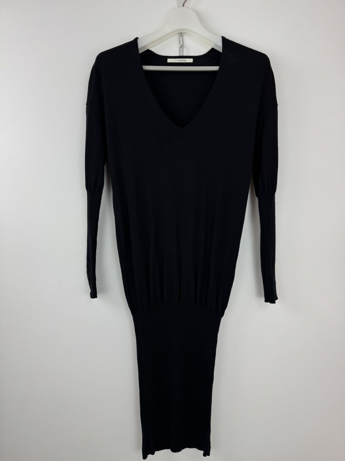 Sibinlinnebjerg merino wool dress v-neck black sweater