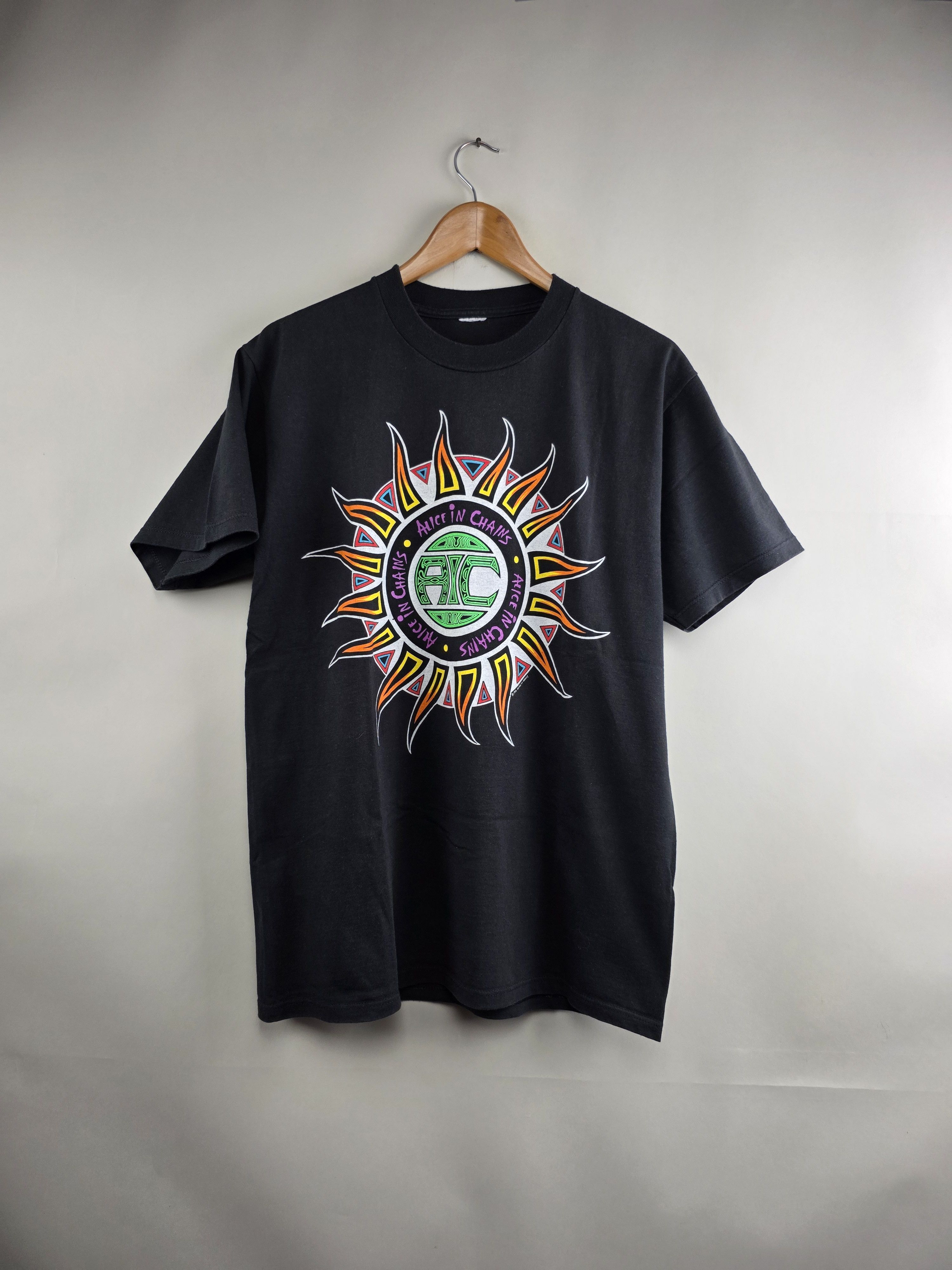 Band Tees × Vintage 1992 Alice in Chains From the band that gave you would M Size US M / EU 48-50 / 2 - 6 Thumbnail