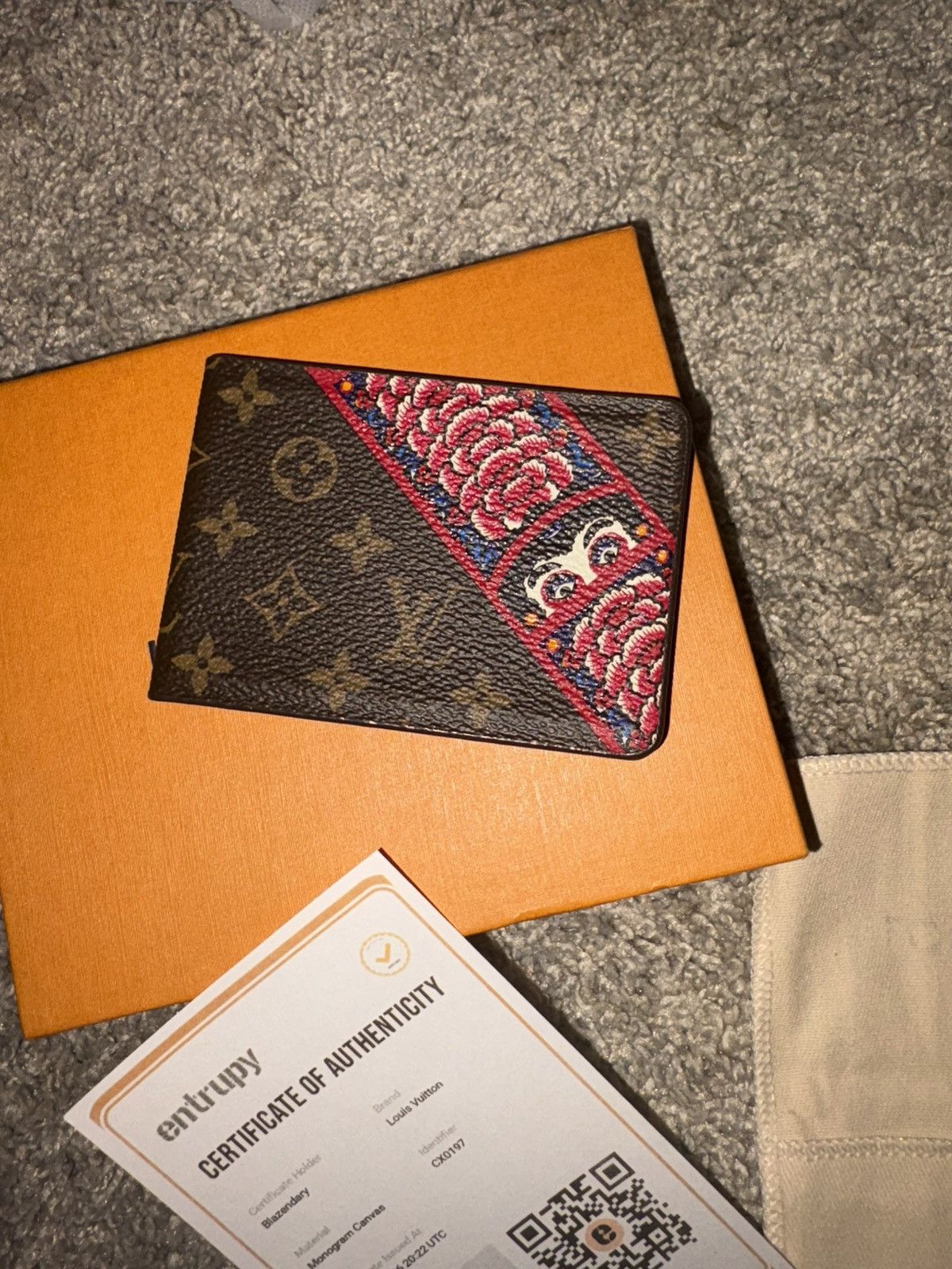 Louis Vuitton Louis Vuitton Kabuki Mirror Nomade Monogram Case Pouch COA Size ONE SIZE - 3 Thumbnail