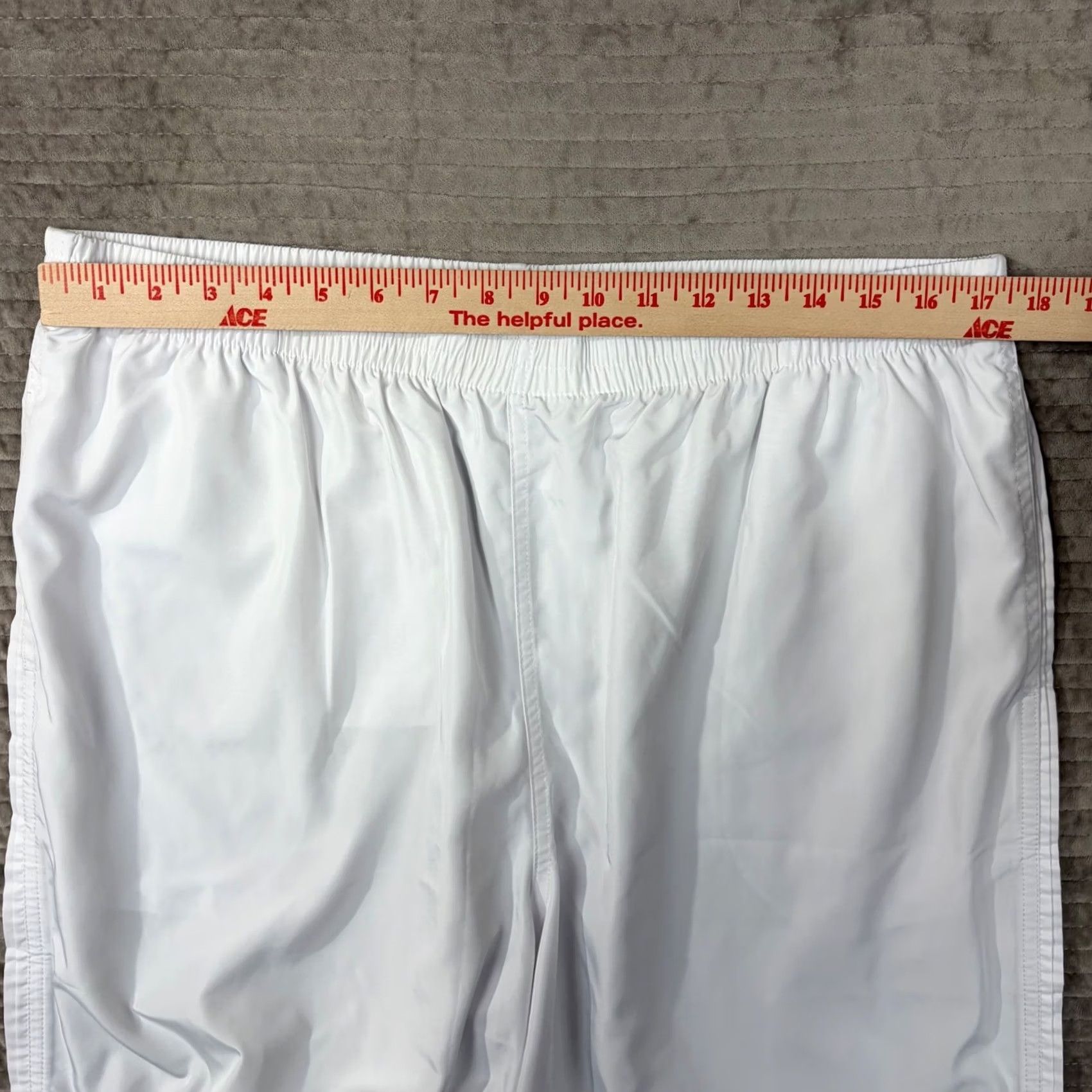 johnnie-O VINTAGE? No. Johnnie-O Mens XL White Performance Golf Swim Shorts Elastic Waist Board Shorts Shirt? Size US 35 - 6 Thumbnail