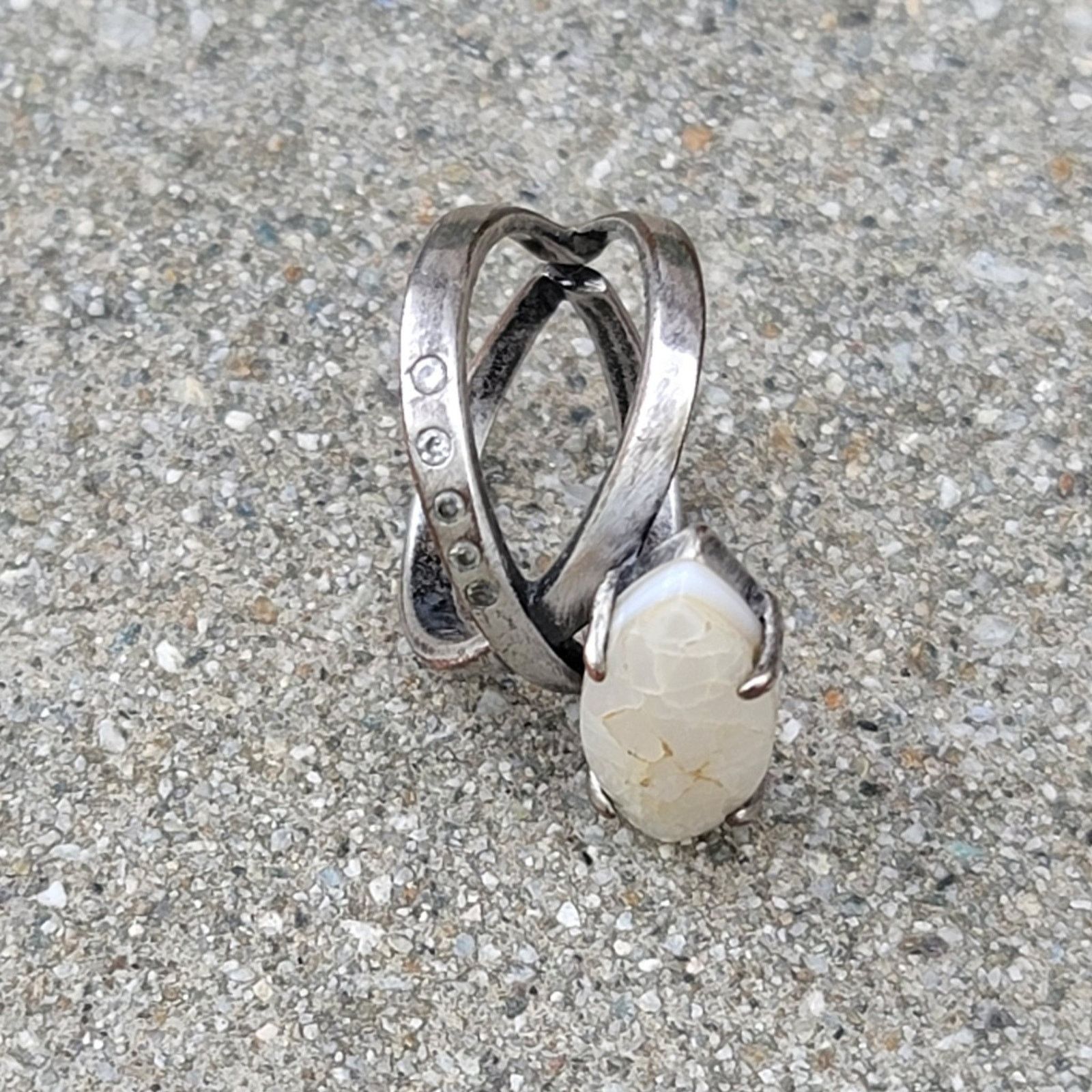 Kendra Scott Kendra Scott Rosemary Mother Of Pearl Criss Cross Ring Size ONE SIZE - 4 Thumbnail